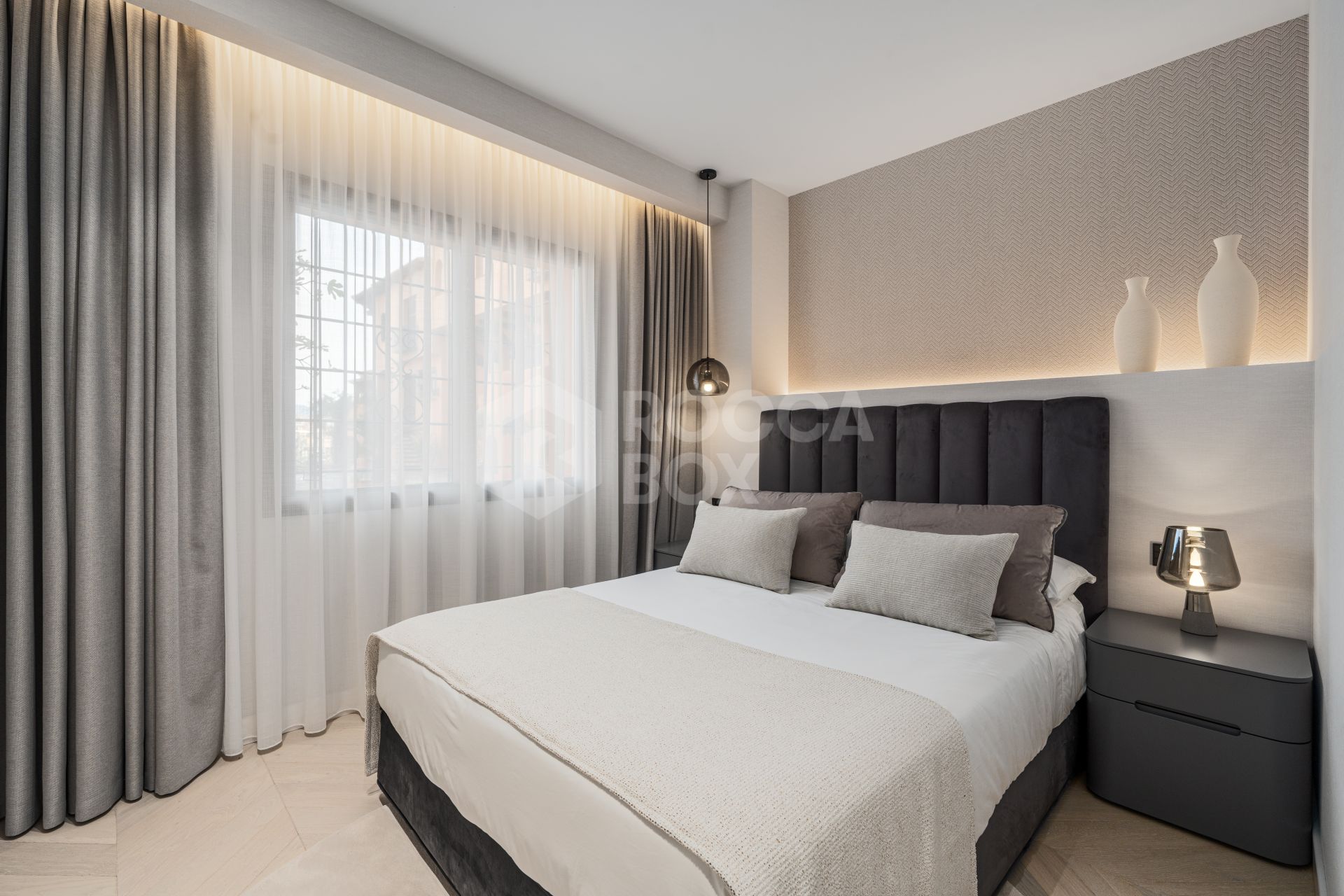 Artful 4-Bedroom Elevated Ground Floor Apartment with Panoramic Sea Views in Les Belvederes, La Cerquilla – Nueva Andalucía