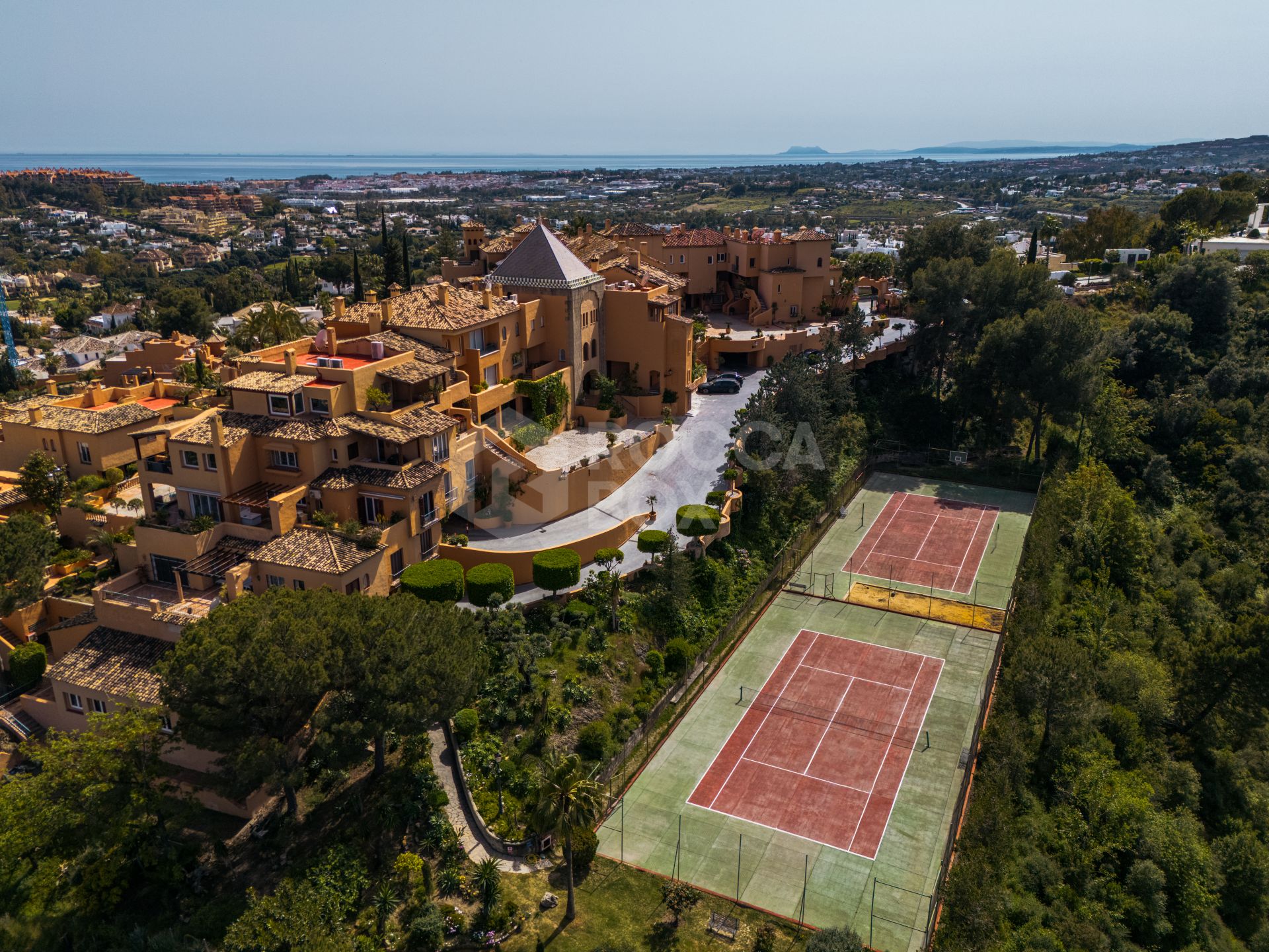 Artful 4-Bedroom Elevated Ground Floor Apartment with Panoramic Sea Views in Les Belvederes, La Cerquilla – Nueva Andalucía