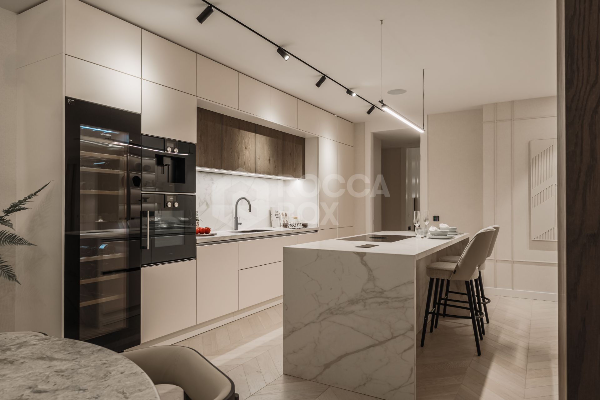 Artful 4-Bedroom Elevated Ground Floor Apartment with Panoramic Sea Views in Les Belvederes, La Cerquilla – Nueva Andalucía
