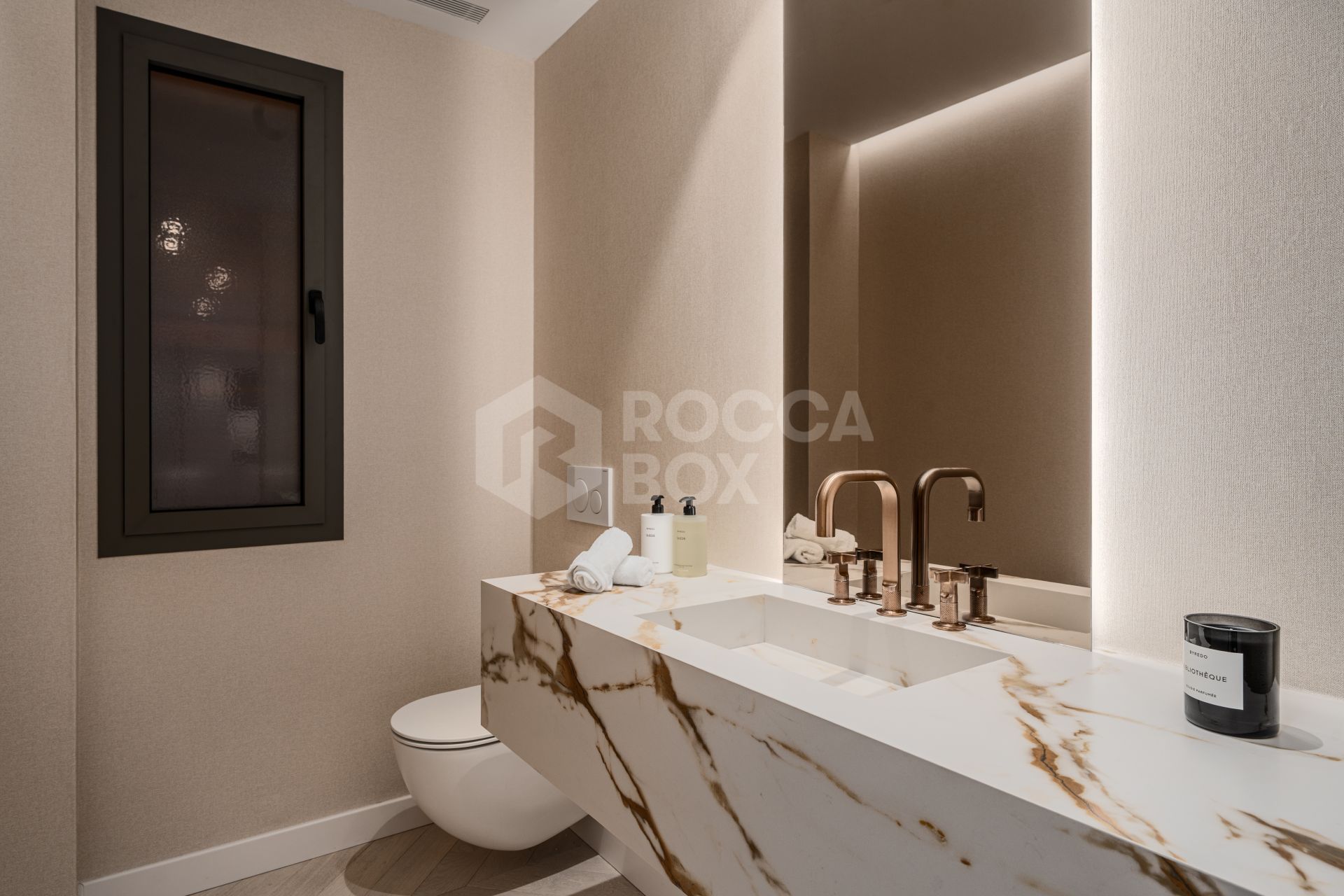 Artful 4-Bedroom Elevated Ground Floor Apartment with Panoramic Sea Views in Les Belvederes, La Cerquilla – Nueva Andalucía