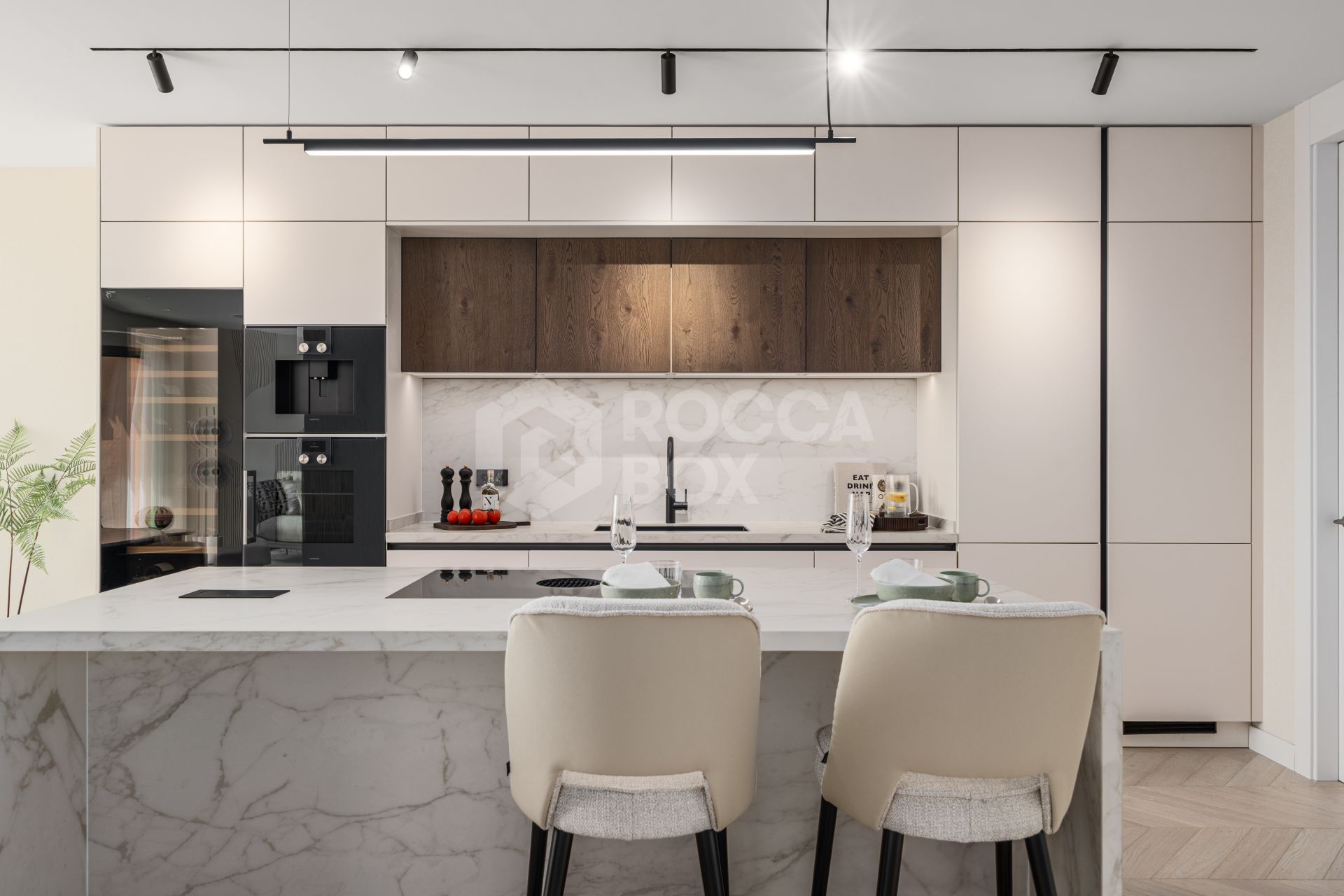 Artful 4-Bedroom Elevated Ground Floor Apartment with Panoramic Sea Views in Les Belvederes, La Cerquilla – Nueva Andalucía