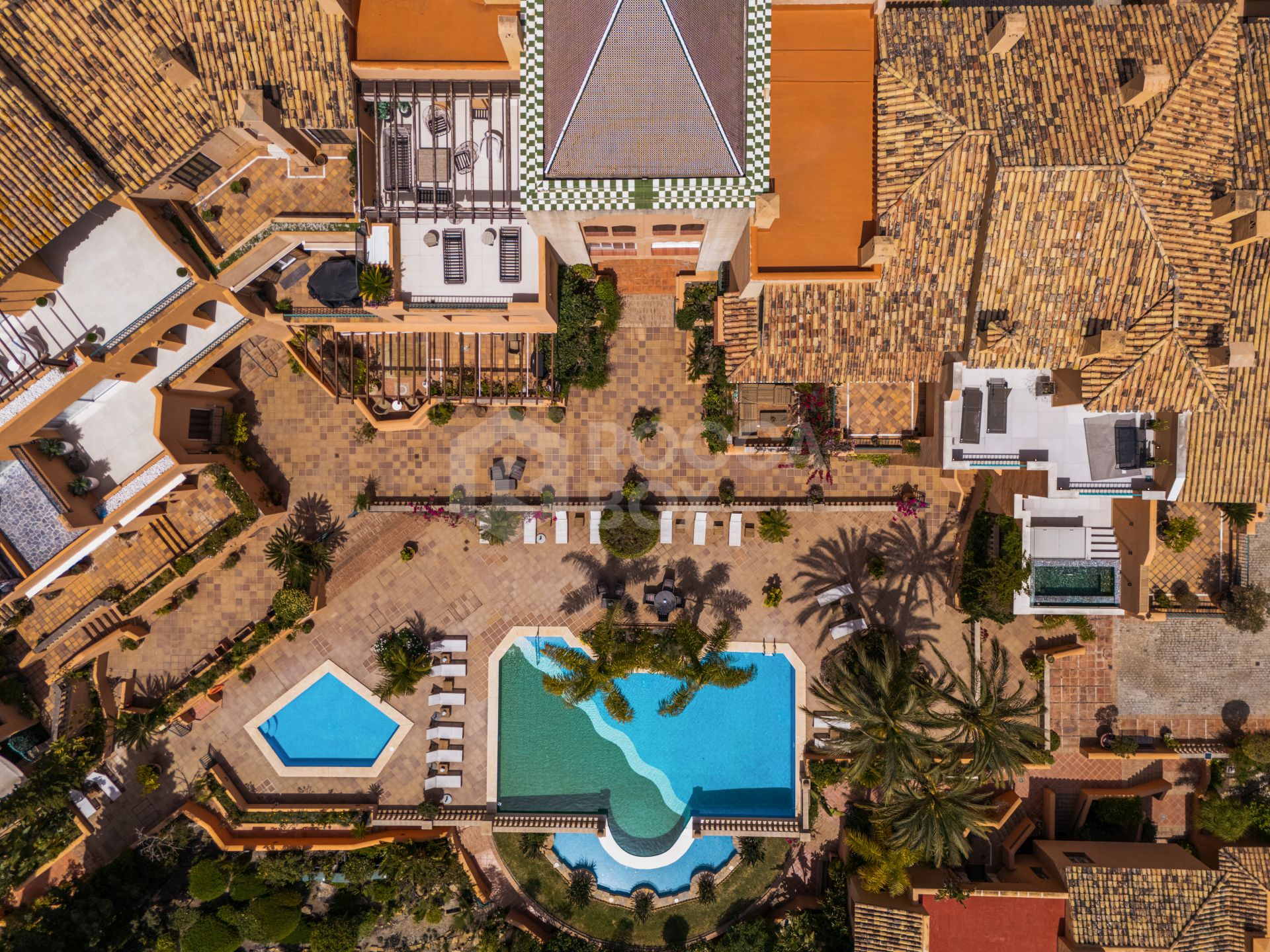 Artful 4-Bedroom Elevated Ground Floor Apartment with Panoramic Sea Views in Les Belvederes, La Cerquilla – Nueva Andalucía