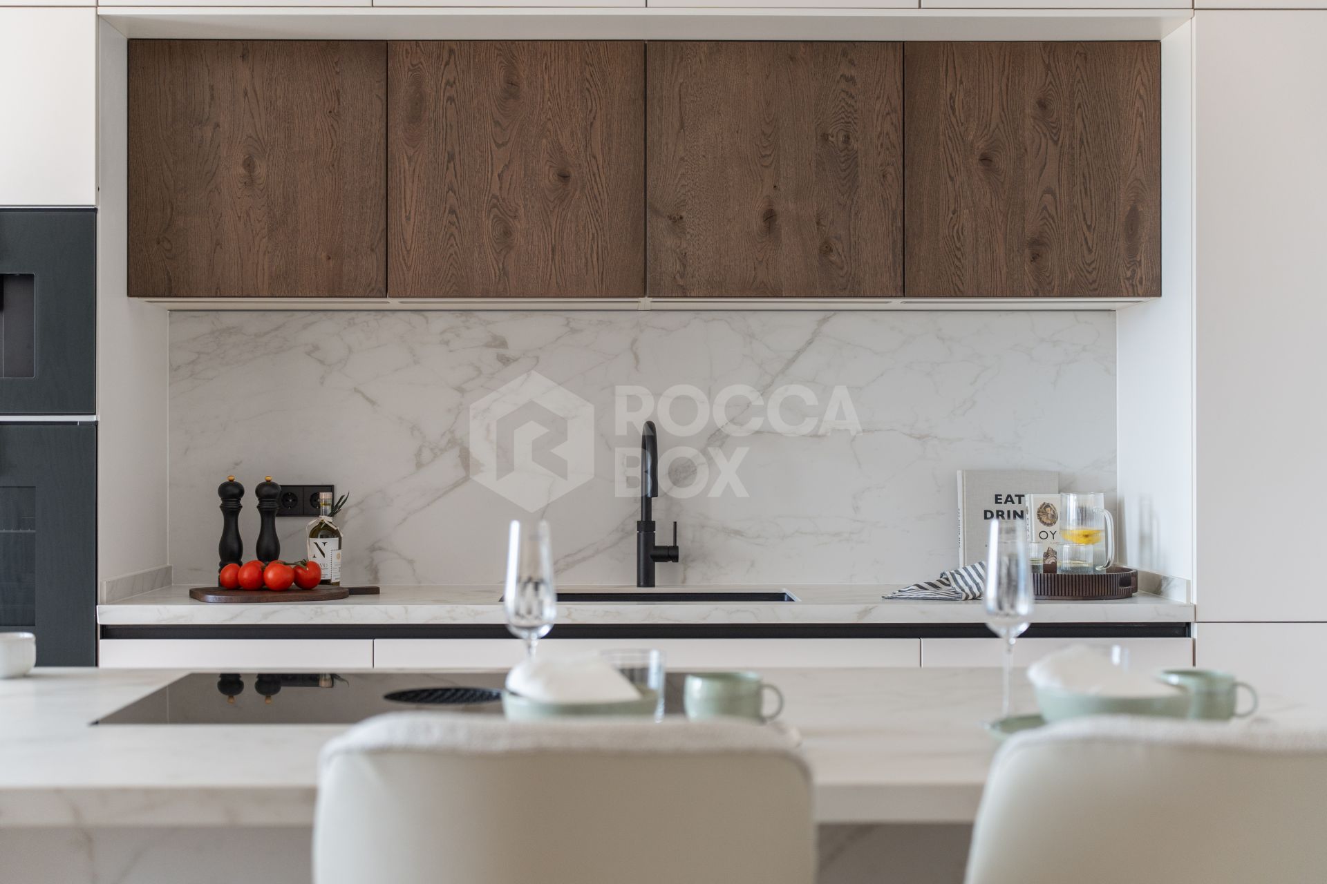 Artful 4-Bedroom Elevated Ground Floor Apartment with Panoramic Sea Views in Les Belvederes, La Cerquilla – Nueva Andalucía