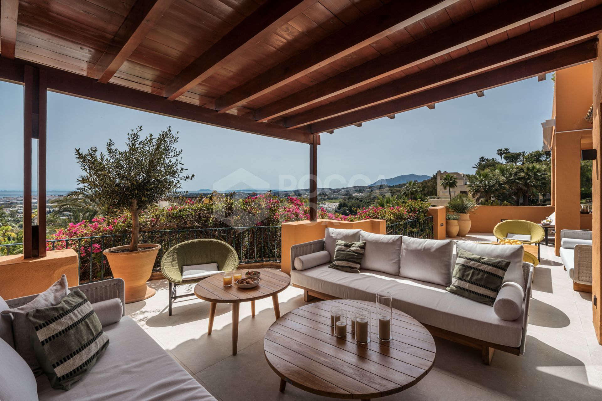 Artful 4-Bedroom Elevated Ground Floor Apartment with Panoramic Sea Views in Les Belvederes, La Cerquilla – Nueva Andalucía