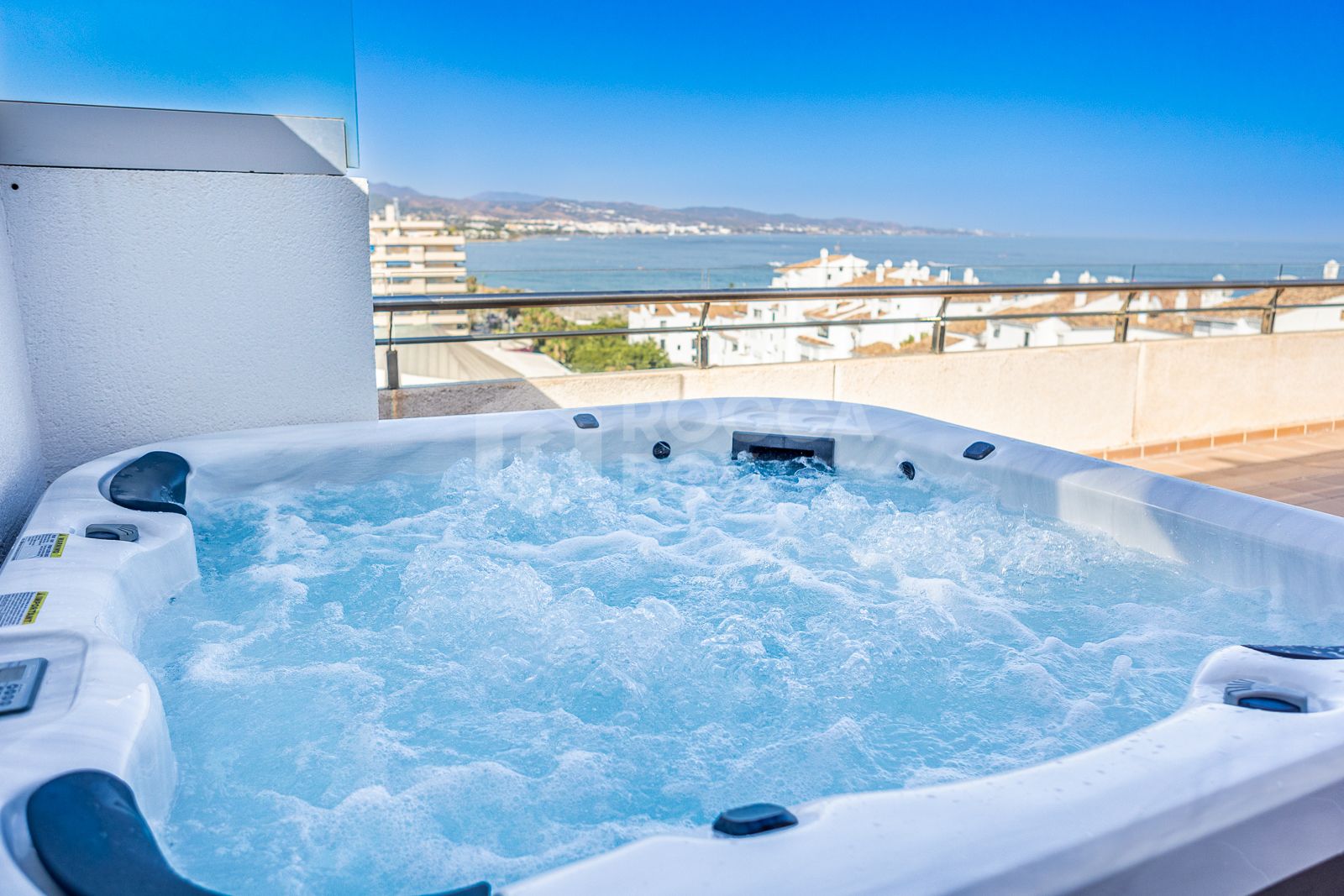 An exceptional 3-bedroom penthouse in the heart of Puerto Banús, offering one of the best terraces and panoramic views in the area.