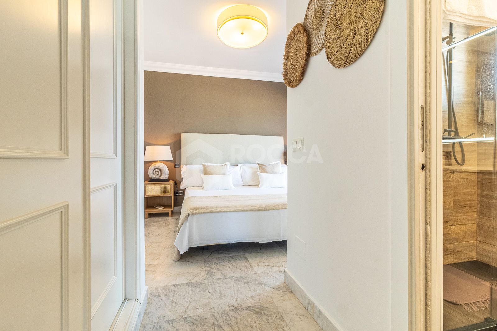 An exceptional 3-bedroom penthouse in the heart of Puerto Banús, offering one of the best terraces and panoramic views in the area.