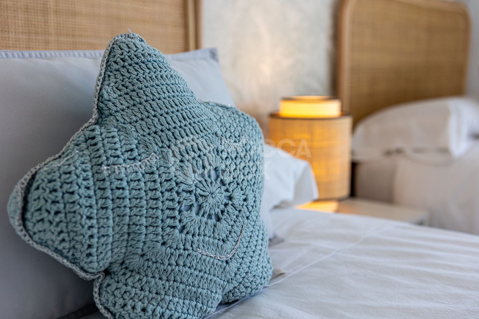 An exceptional 3-bedroom penthouse in the heart of Puerto Banús, offering one of the best terraces and panoramic views in the area.