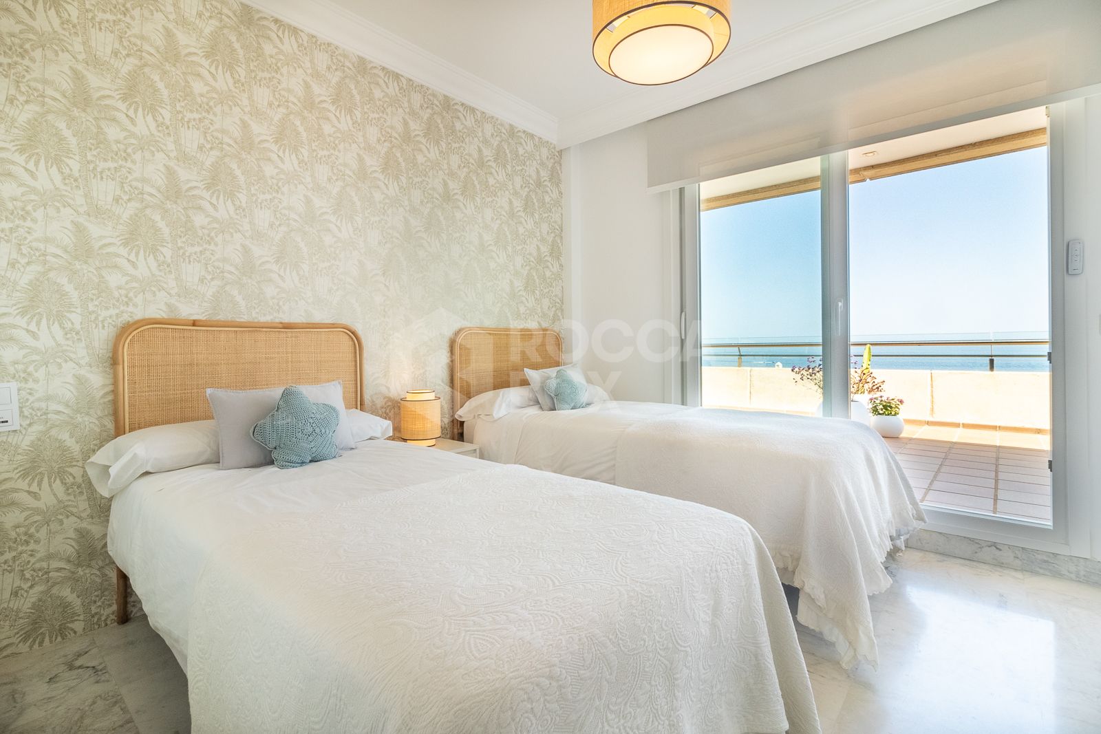 An exceptional 3-bedroom penthouse in the heart of Puerto Banús, offering one of the best terraces and panoramic views in the area.