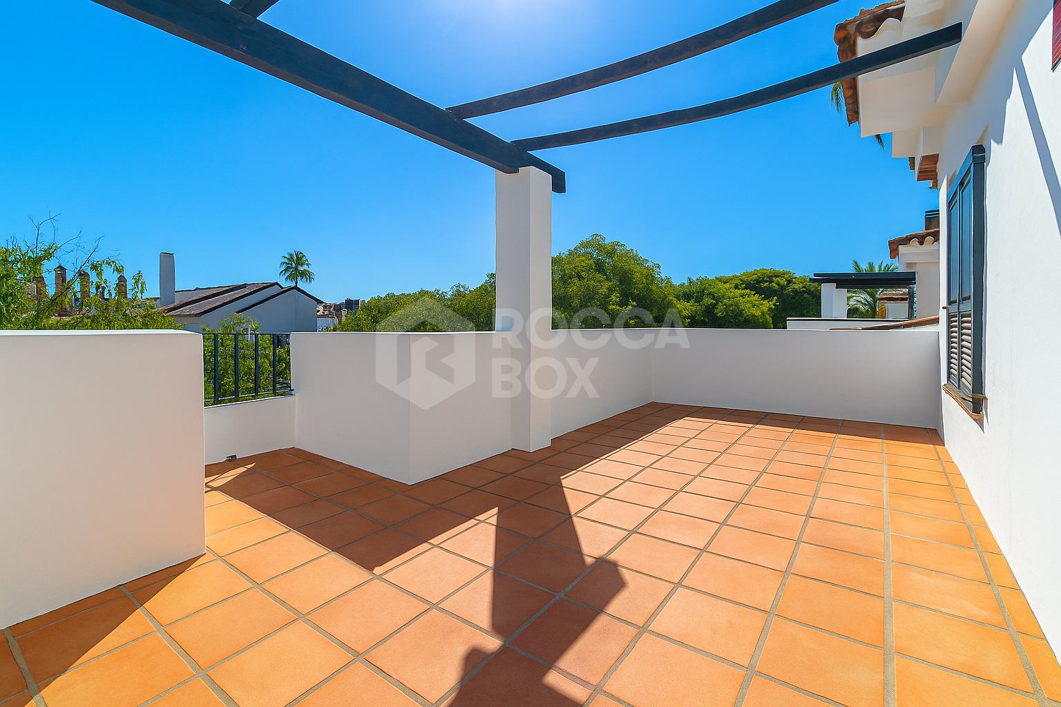 Bright Duplex Penthouse with Solarium and Excellent Views