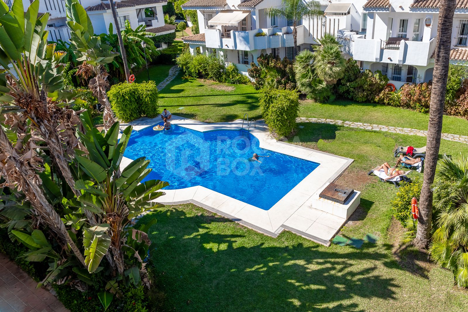 Bright Duplex Penthouse with Solarium and Excellent Views