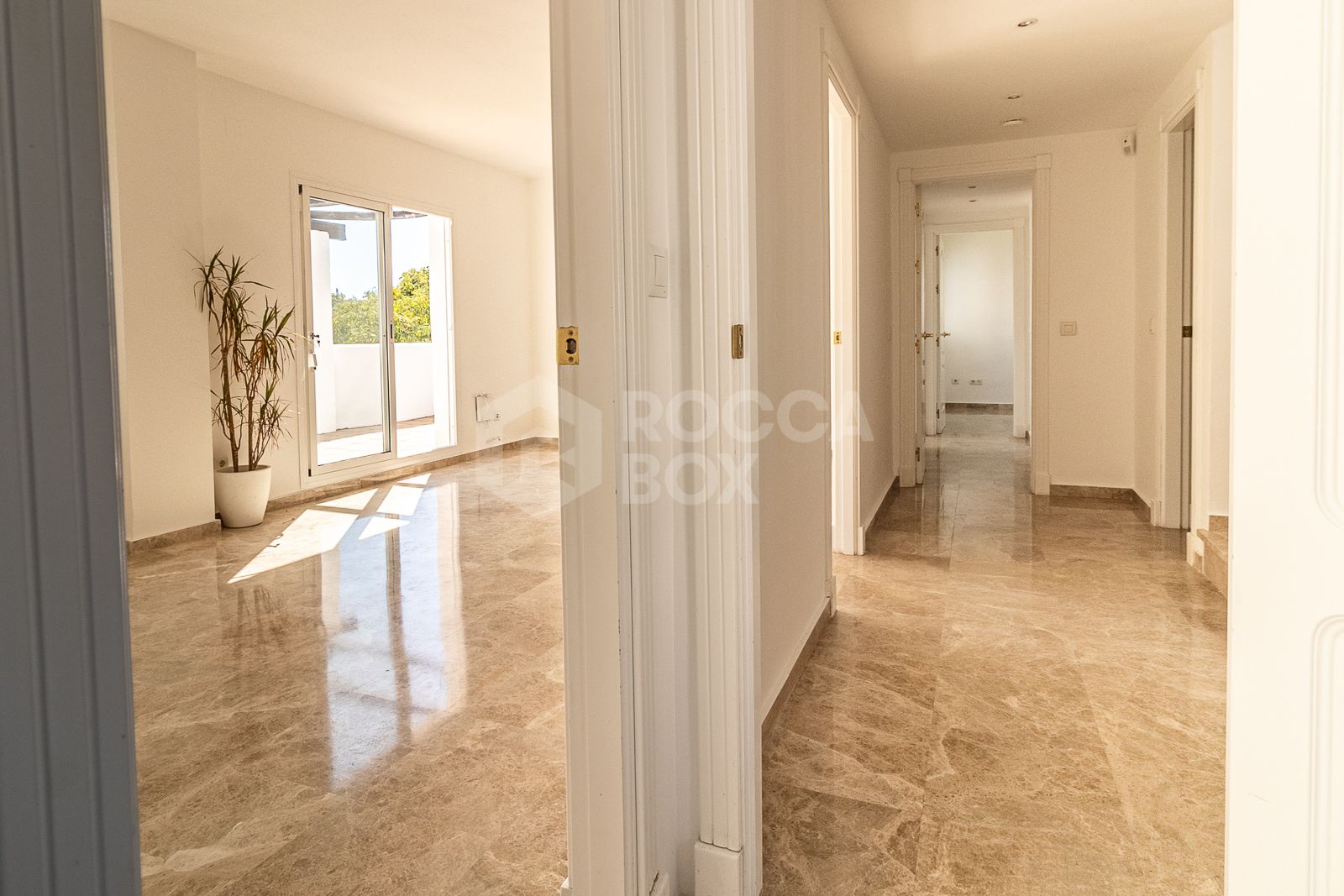 Bright Duplex Penthouse with Solarium and Excellent Views