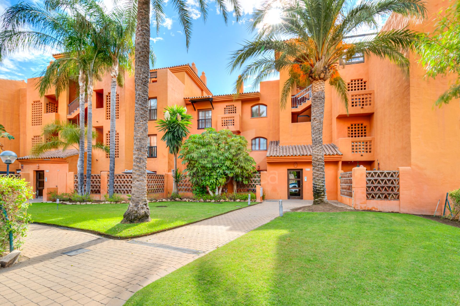 Apartment in Gazules del Sol, Benahavis