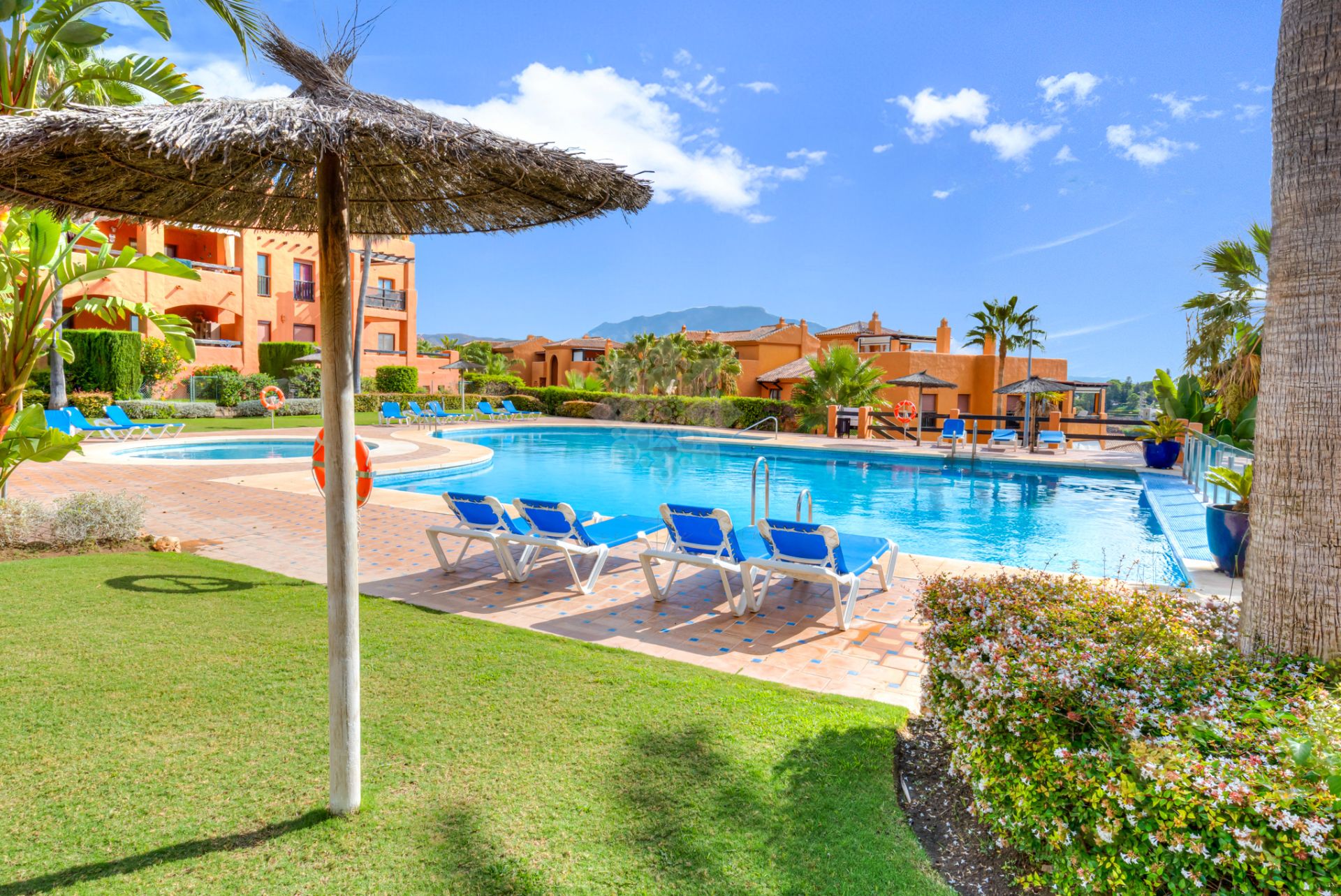 Apartment in Gazules del Sol, Benahavis