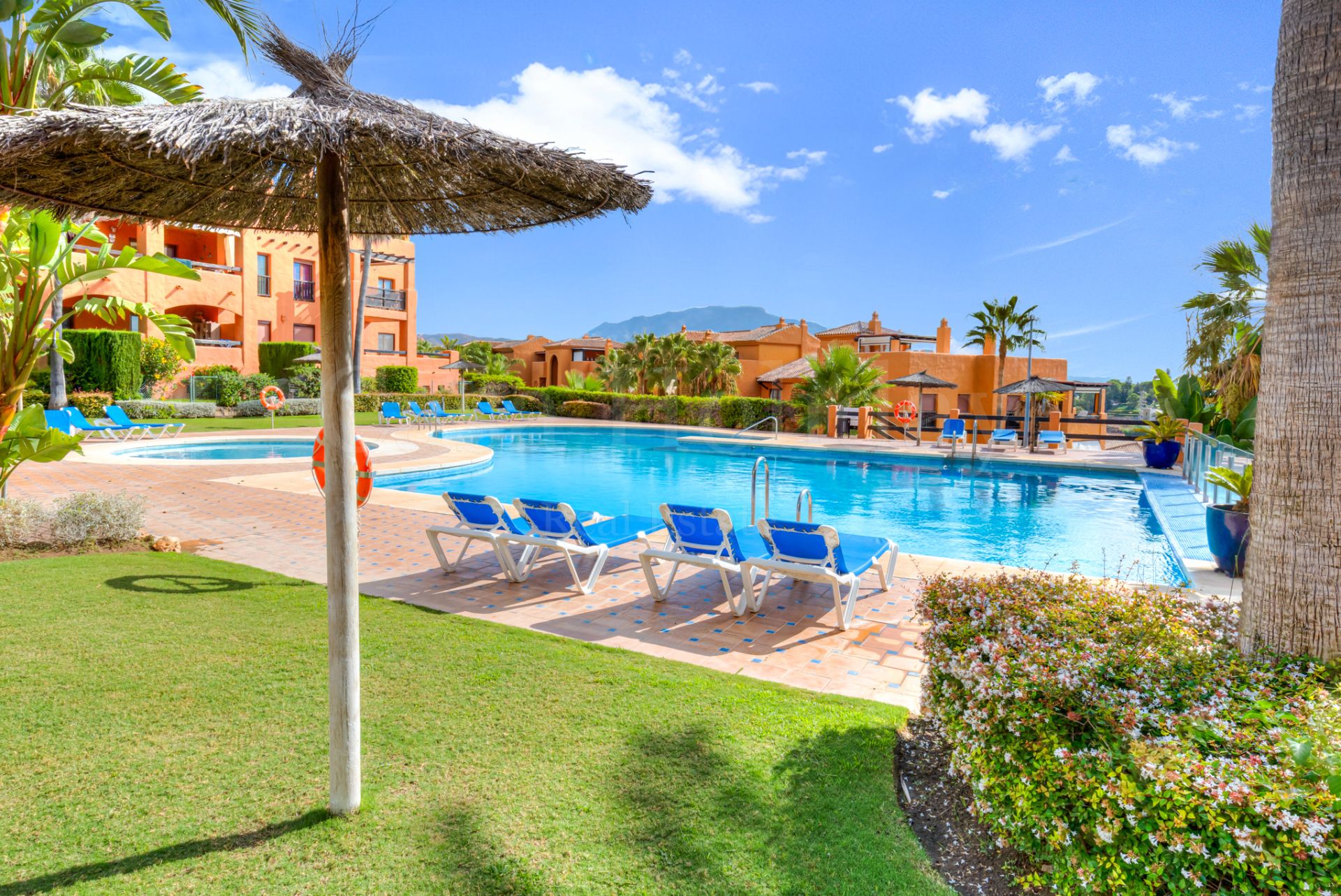 Apartment in Gazules del Sol, Benahavis