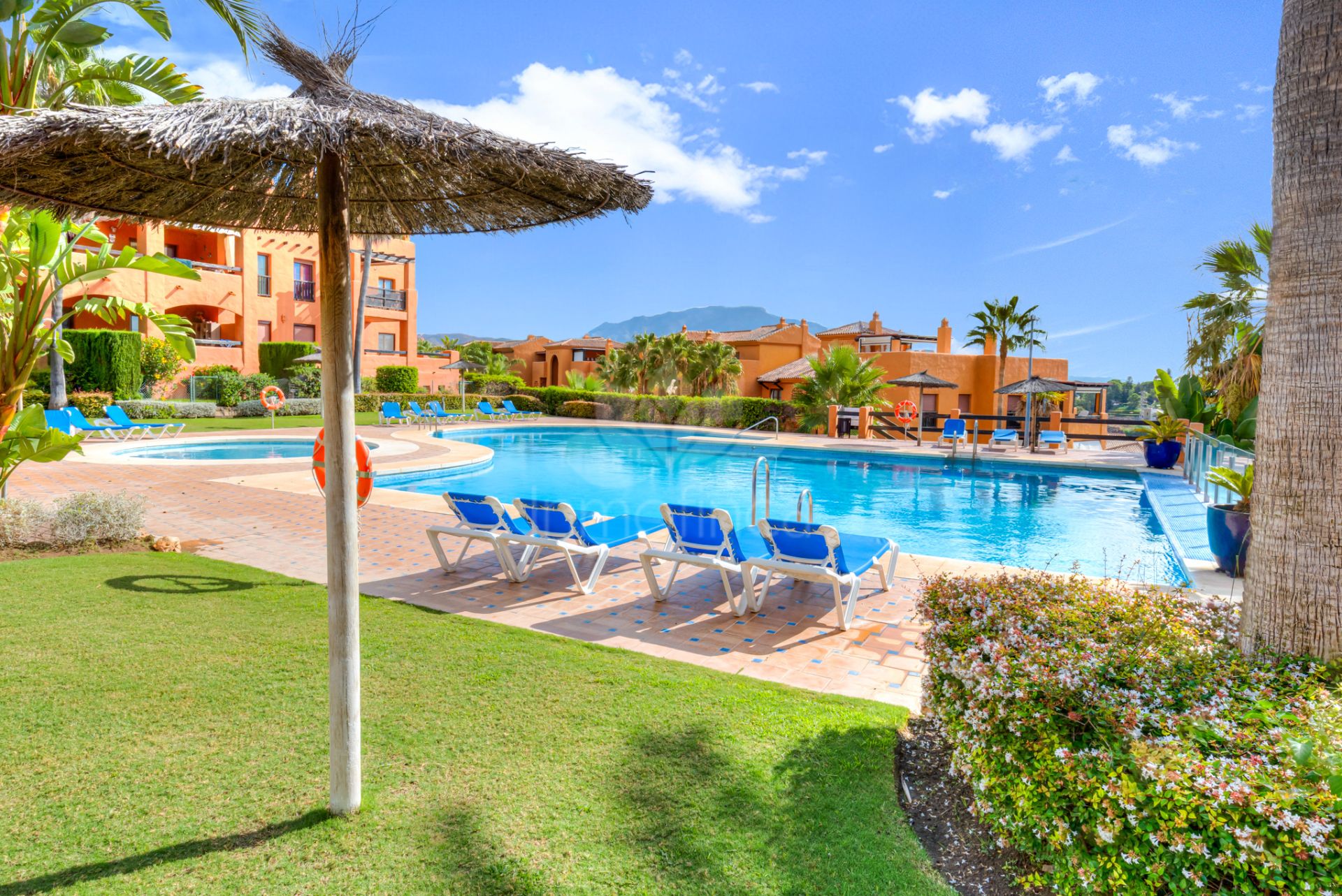 Apartment in Gazules del Sol, Benahavis