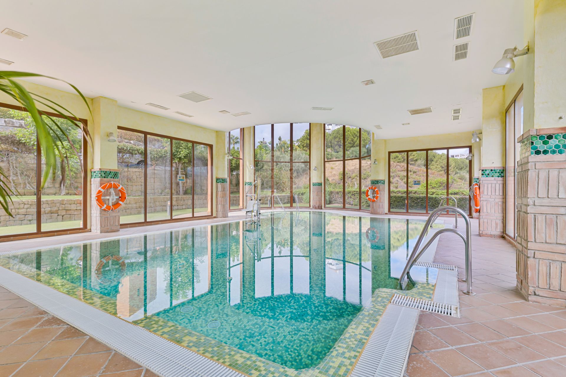 Apartment in Gazules del Sol, Benahavis