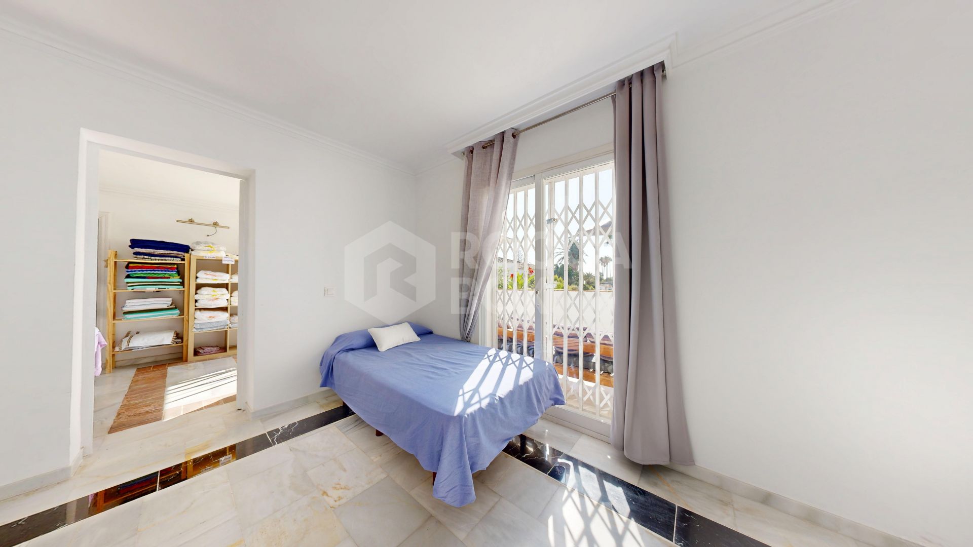 UNIQUE OPPORTUNITY: Exclusive Luxury Home for Sale in Río Verde Playa, Marbella’s Golden Mile