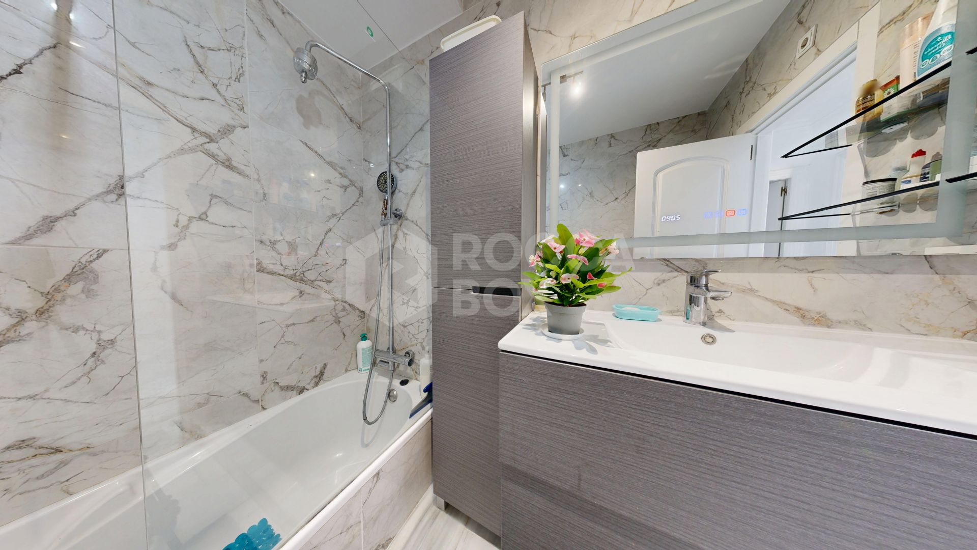 UNIQUE OPPORTUNITY: Exclusive Luxury Home for Sale in Río Verde Playa, Marbella’s Golden Mile