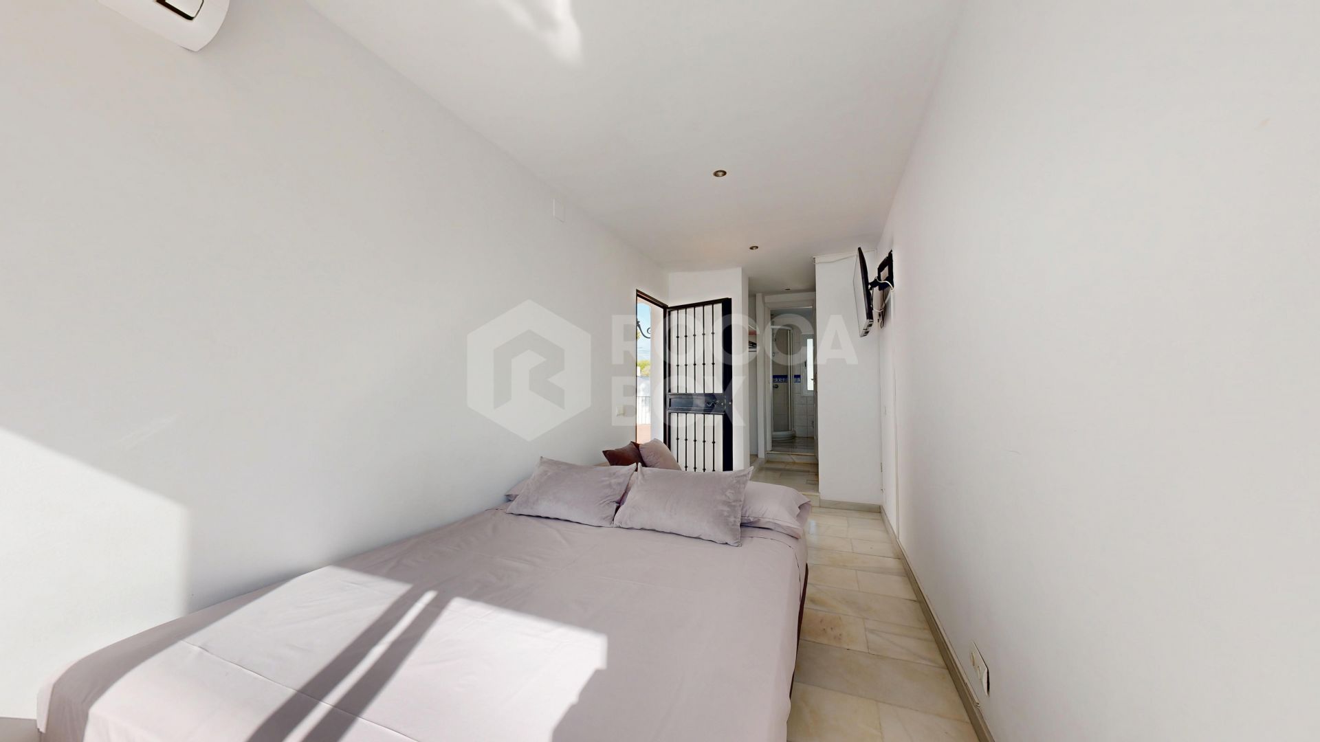 UNIQUE OPPORTUNITY: Exclusive Luxury Home for Sale in Río Verde Playa, Marbella’s Golden Mile