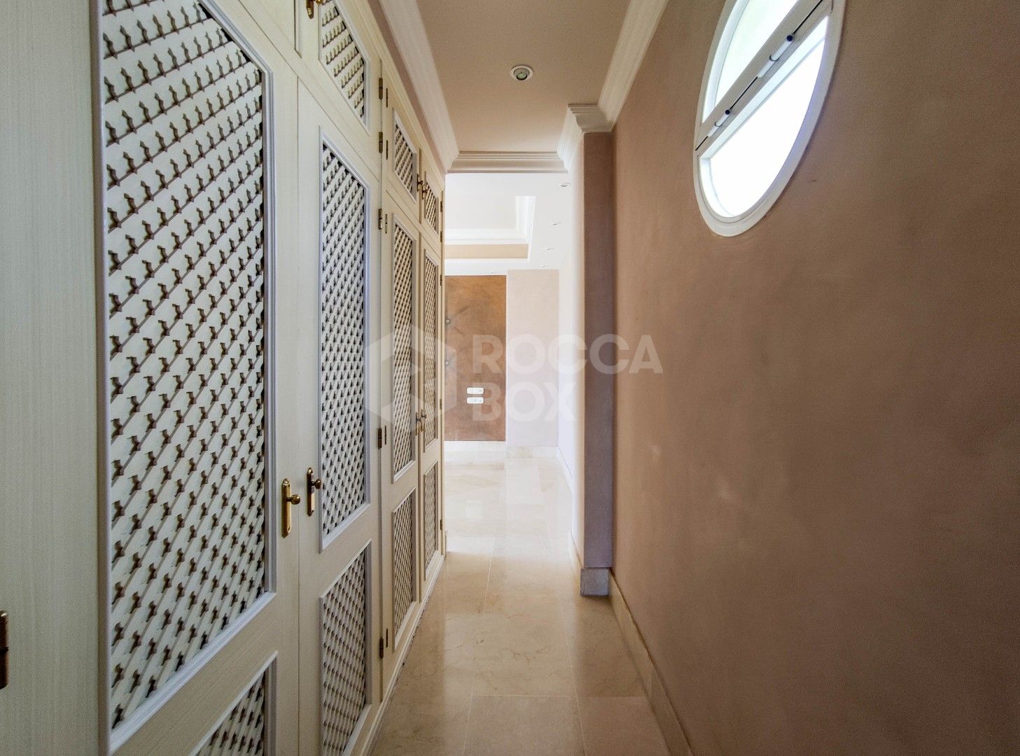 Stunning Penthouse in Nueva Andalucía and Puerto Banús: Exclusive Penthouse in Lorcrimar