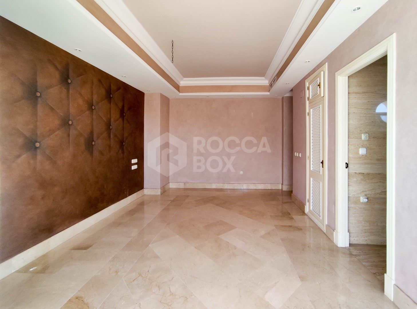 Stunning Penthouse in Nueva Andalucía and Puerto Banús: Exclusive Penthouse in Lorcrimar