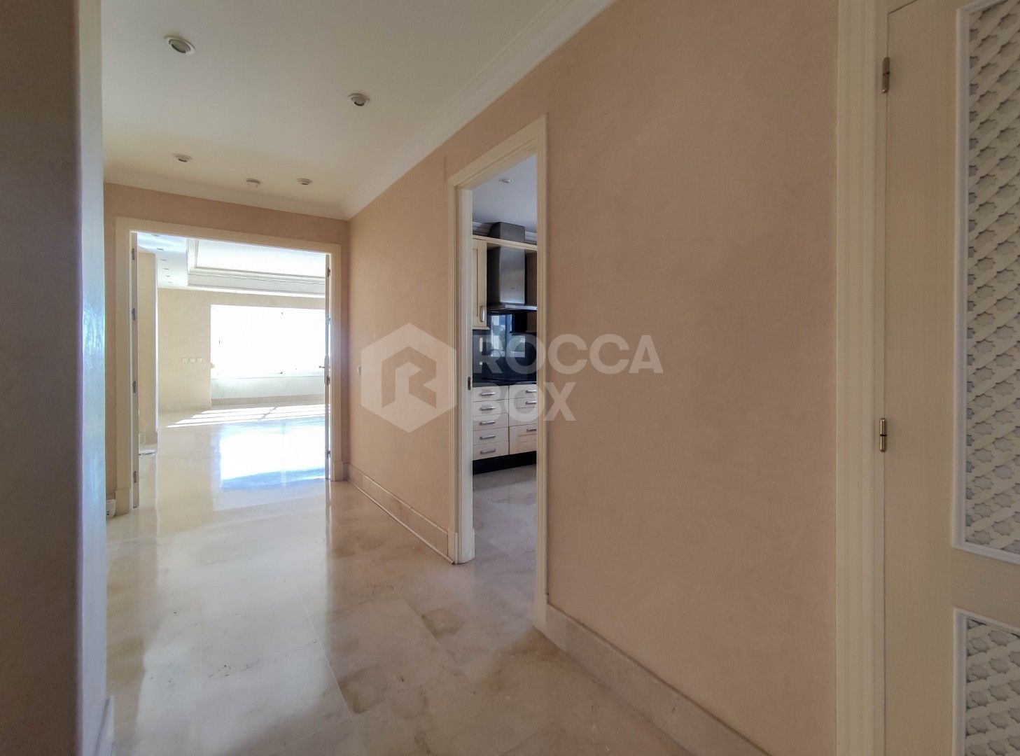 Stunning Penthouse in Nueva Andalucía and Puerto Banús: Exclusive Penthouse in Lorcrimar