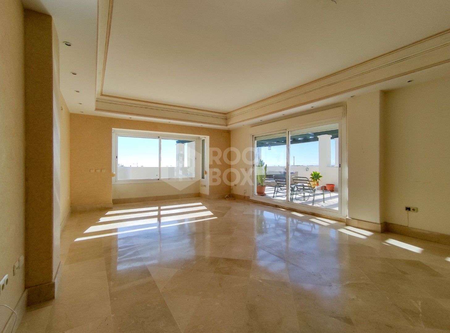 Stunning Penthouse in Nueva Andalucía and Puerto Banús: Exclusive Penthouse in Lorcrimar