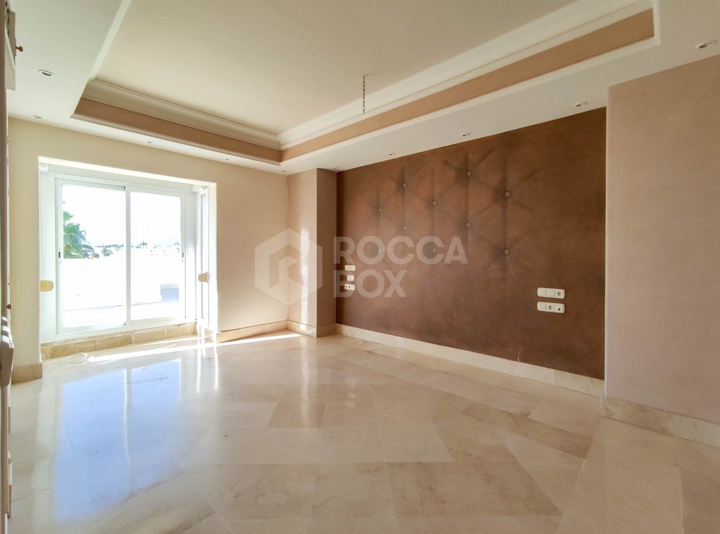 Stunning Penthouse in Nueva Andalucía and Puerto Banús: Exclusive Penthouse in Lorcrimar