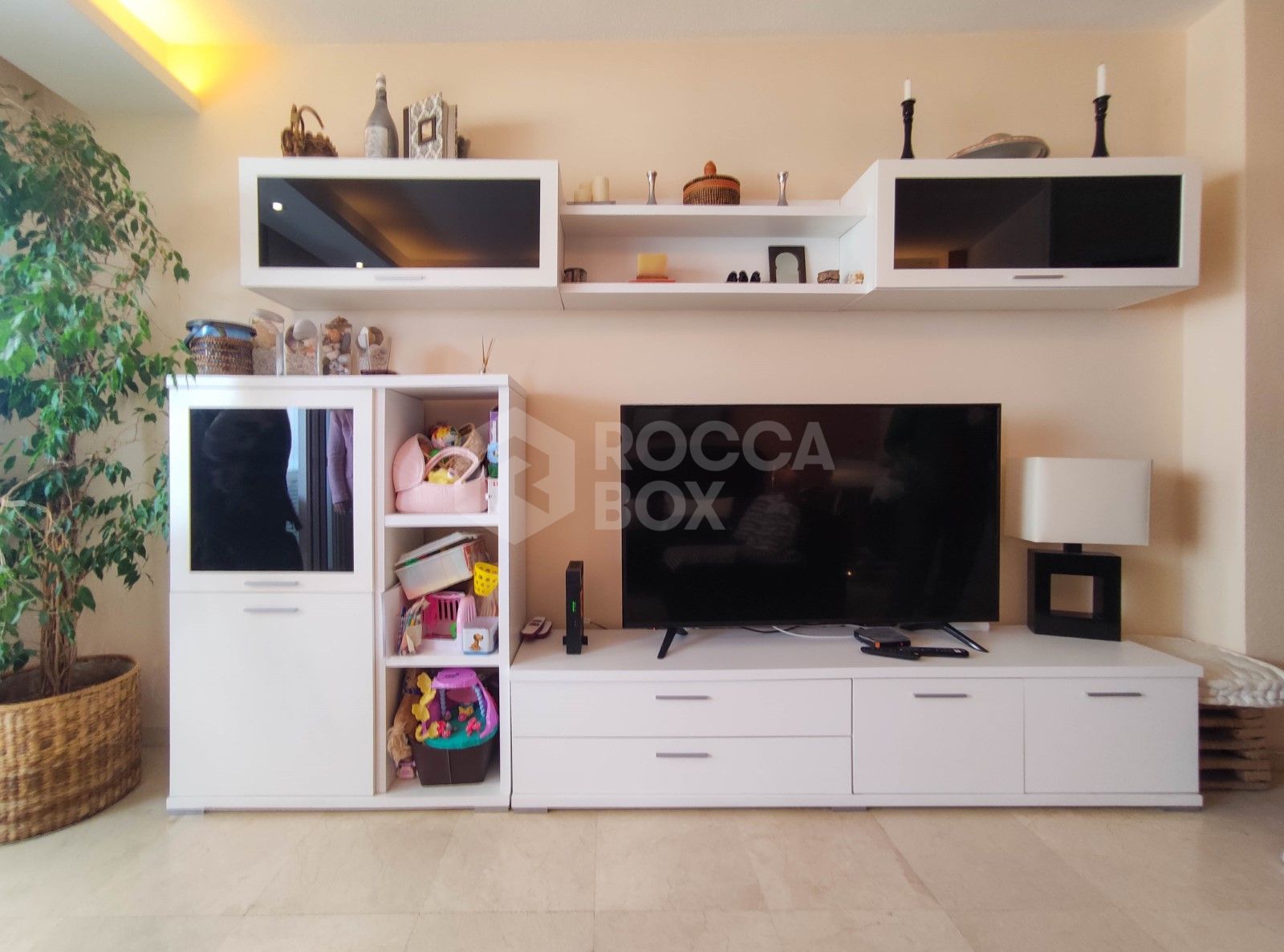 Spacious Renovated Apartment in Estepona Port