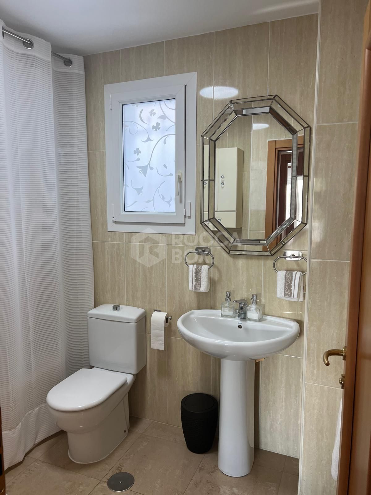Charming 1-Bedroom Apartment with Panoramic Sea and Countryside Views
