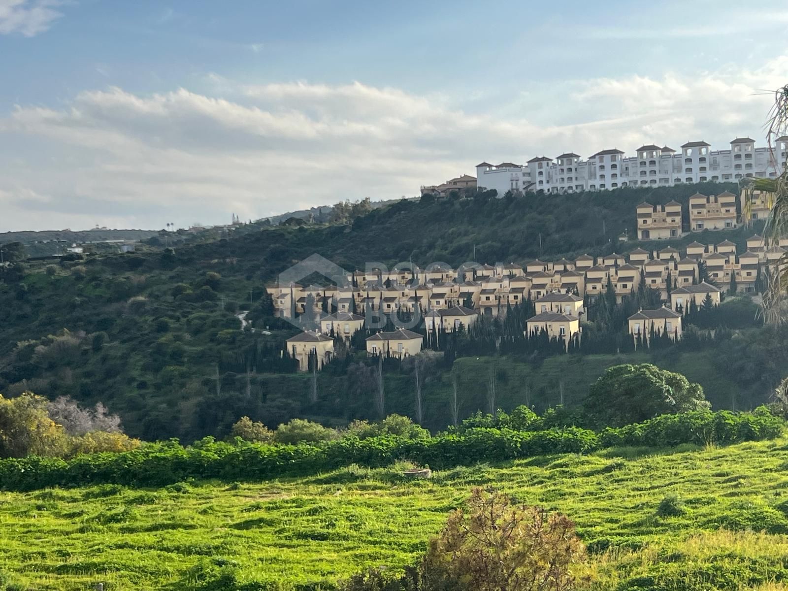 Charming 1-Bedroom Apartment with Panoramic Sea and Countryside Views