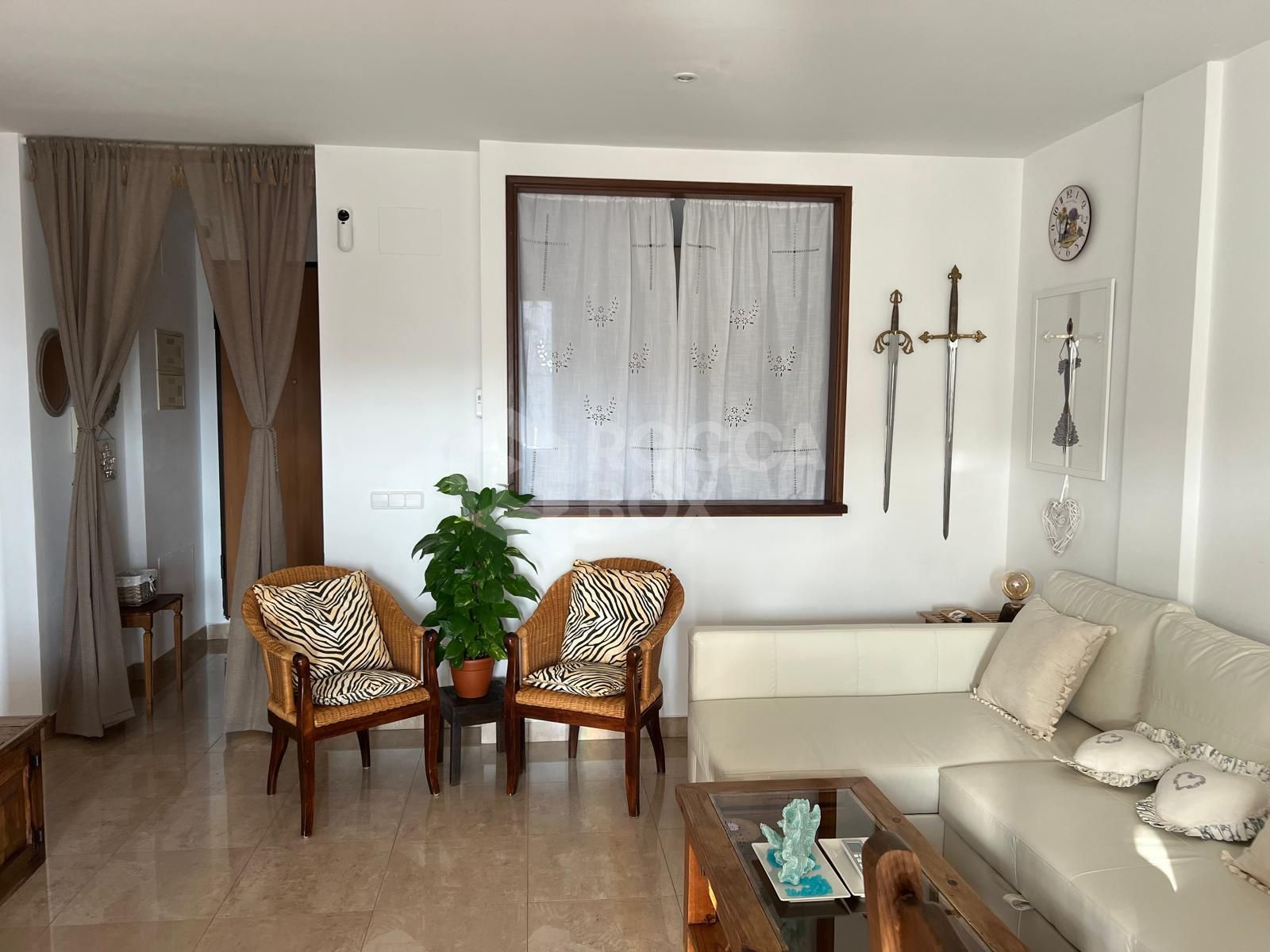 Charming 1-Bedroom Apartment with Panoramic Sea and Countryside Views