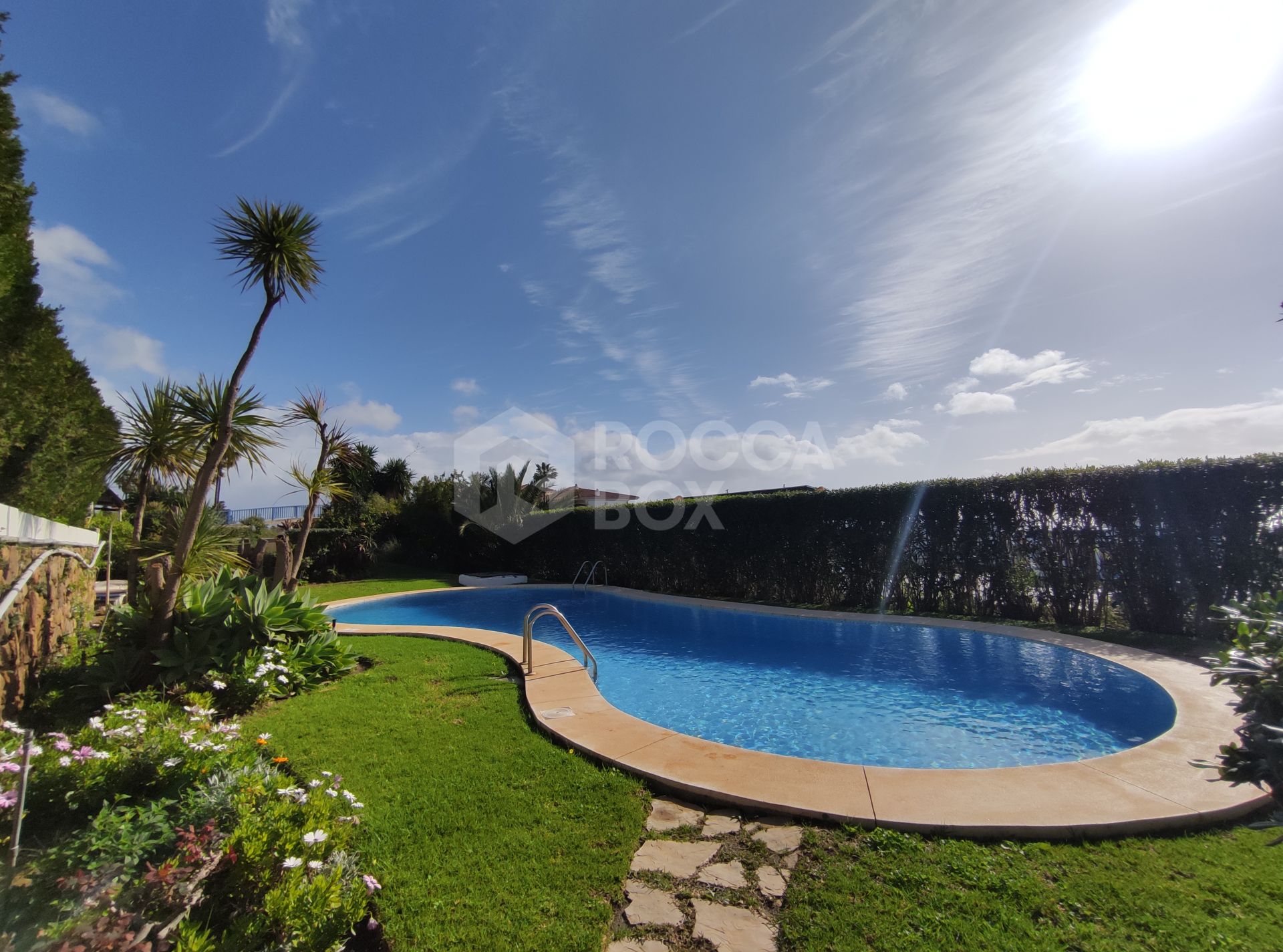 Charming ground-floor apartment in Buenas Noches, Estepona.