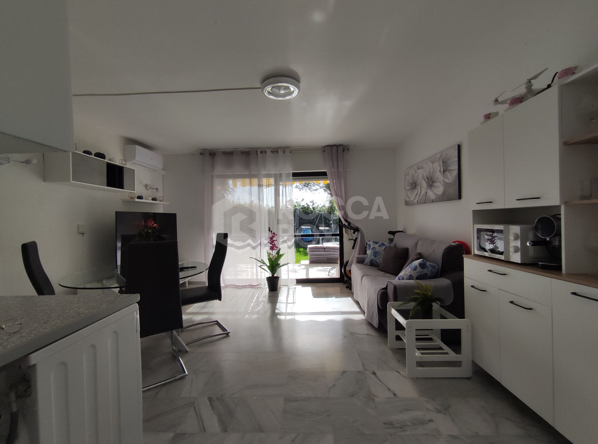 Charming ground-floor apartment in Buenas Noches, Estepona.