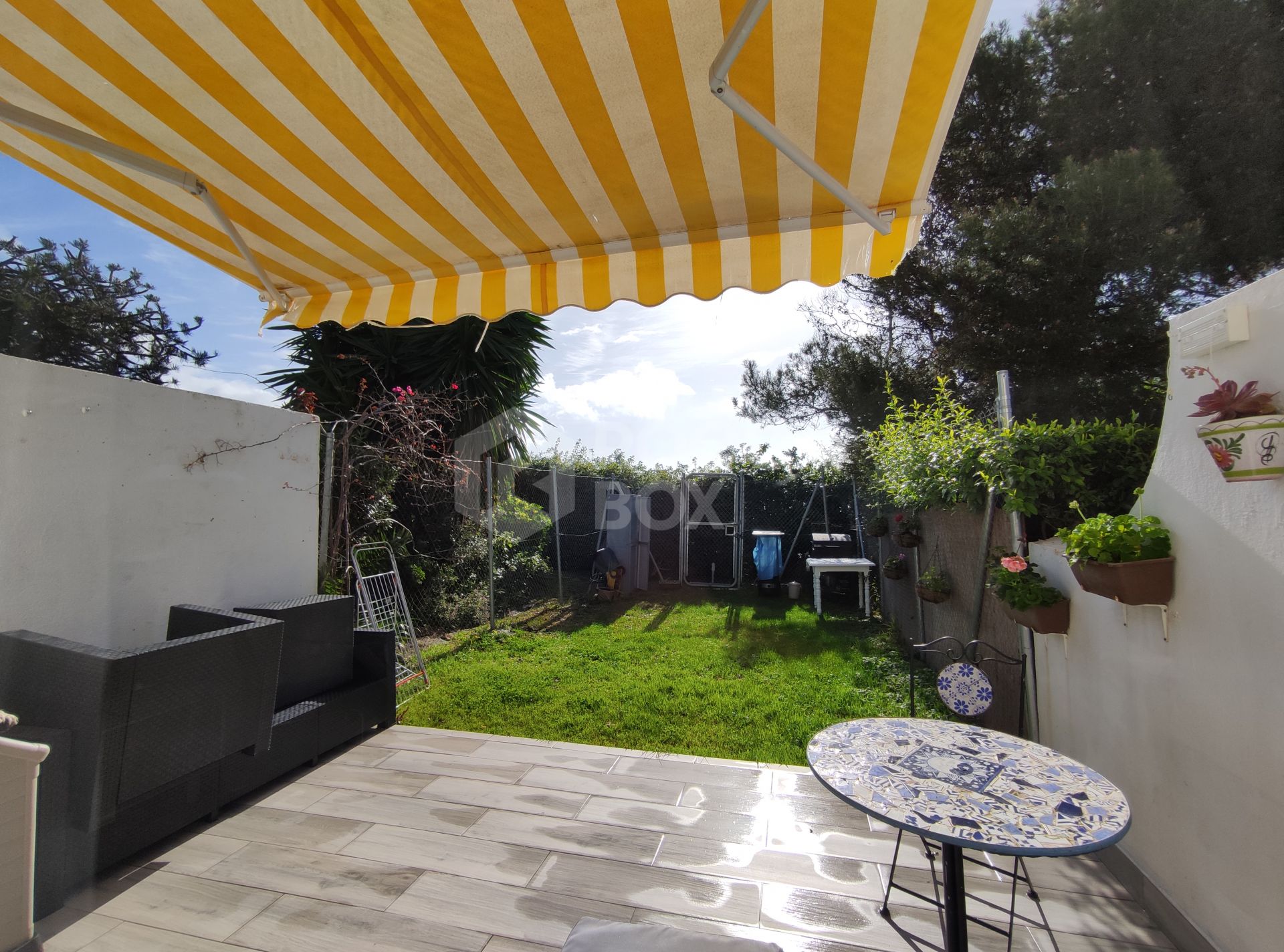 Charming ground-floor apartment in Buenas Noches, Estepona.