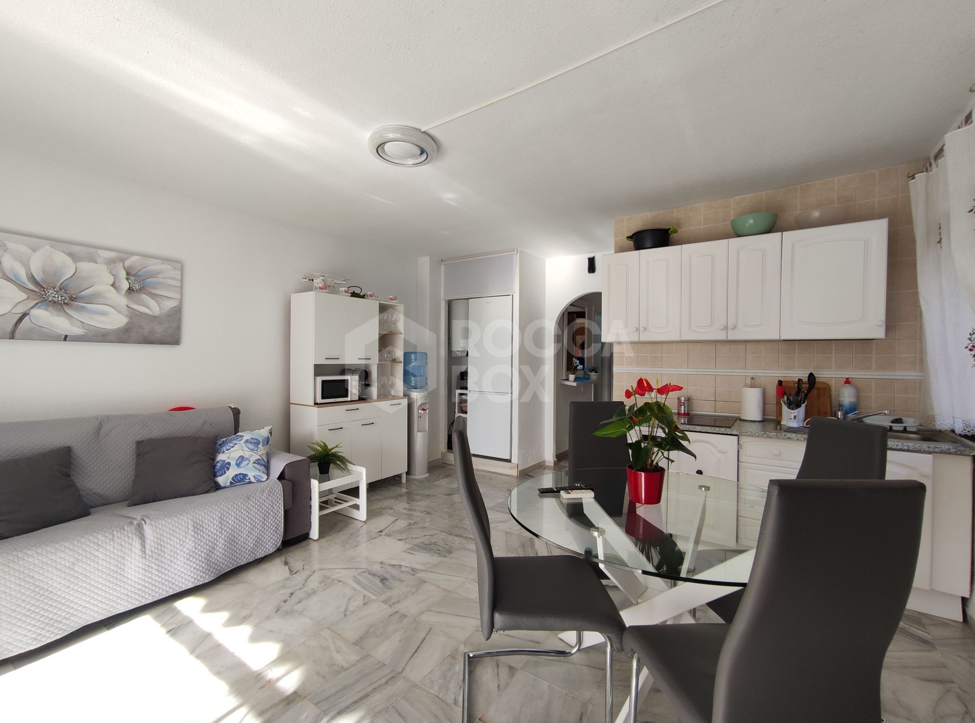 Charming ground-floor apartment in Buenas Noches, Estepona.
