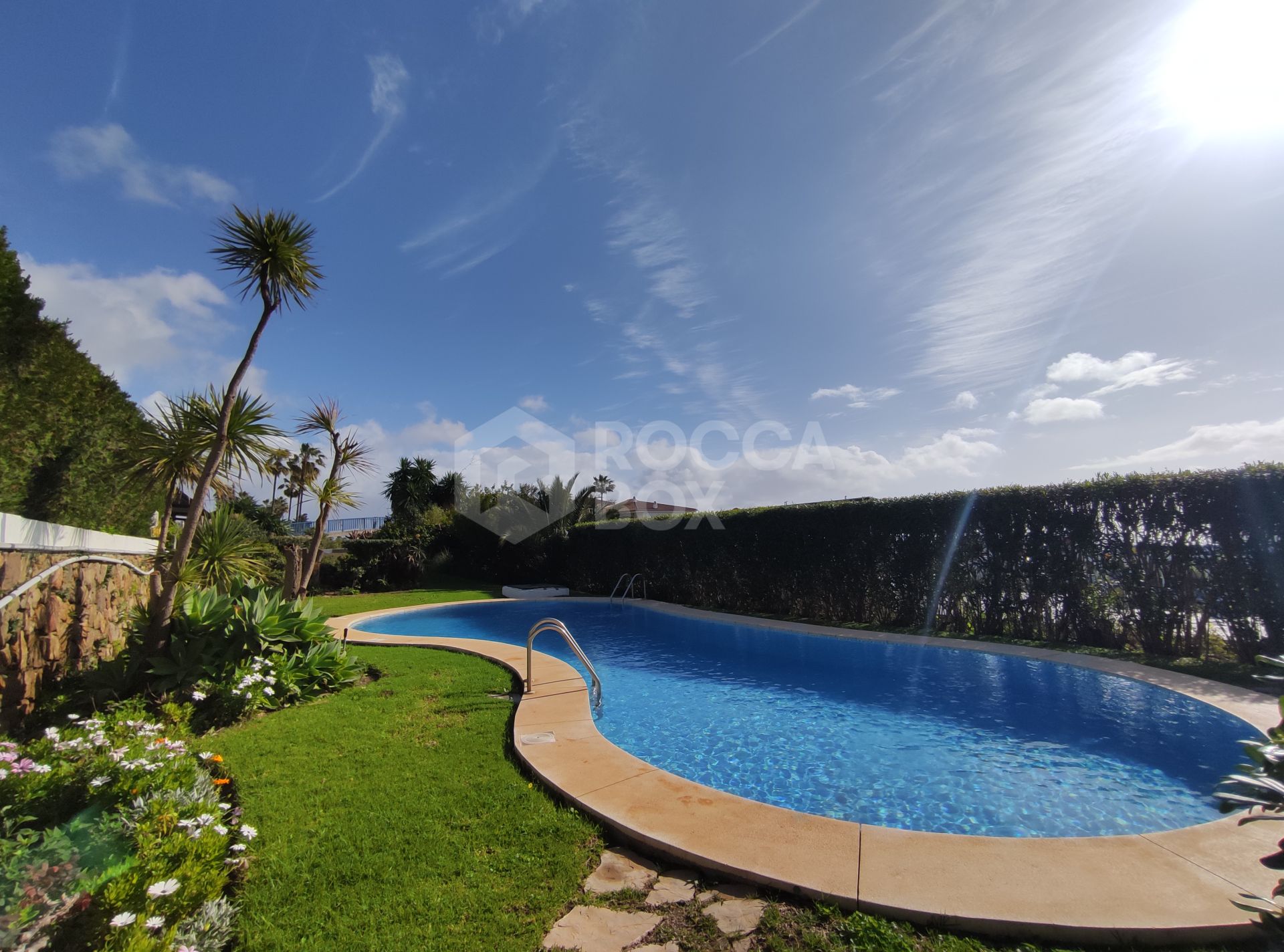 Charming ground-floor apartment in Buenas Noches, Estepona.
