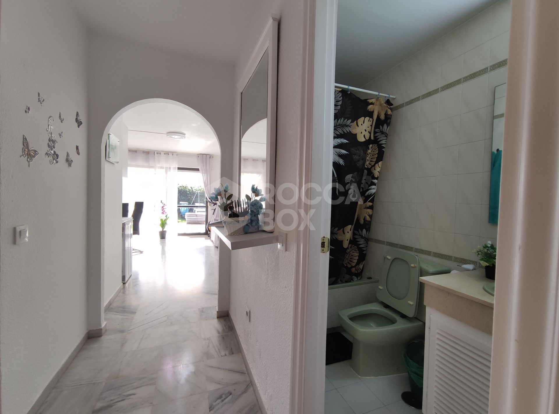 Charming ground-floor apartment in Buenas Noches, Estepona.
