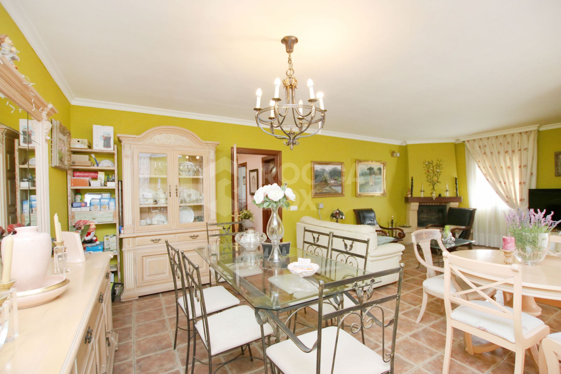 An impressive villa is for sale just a 5-minute drive from the beautiful Los Boliches beach, Mijas Costa.