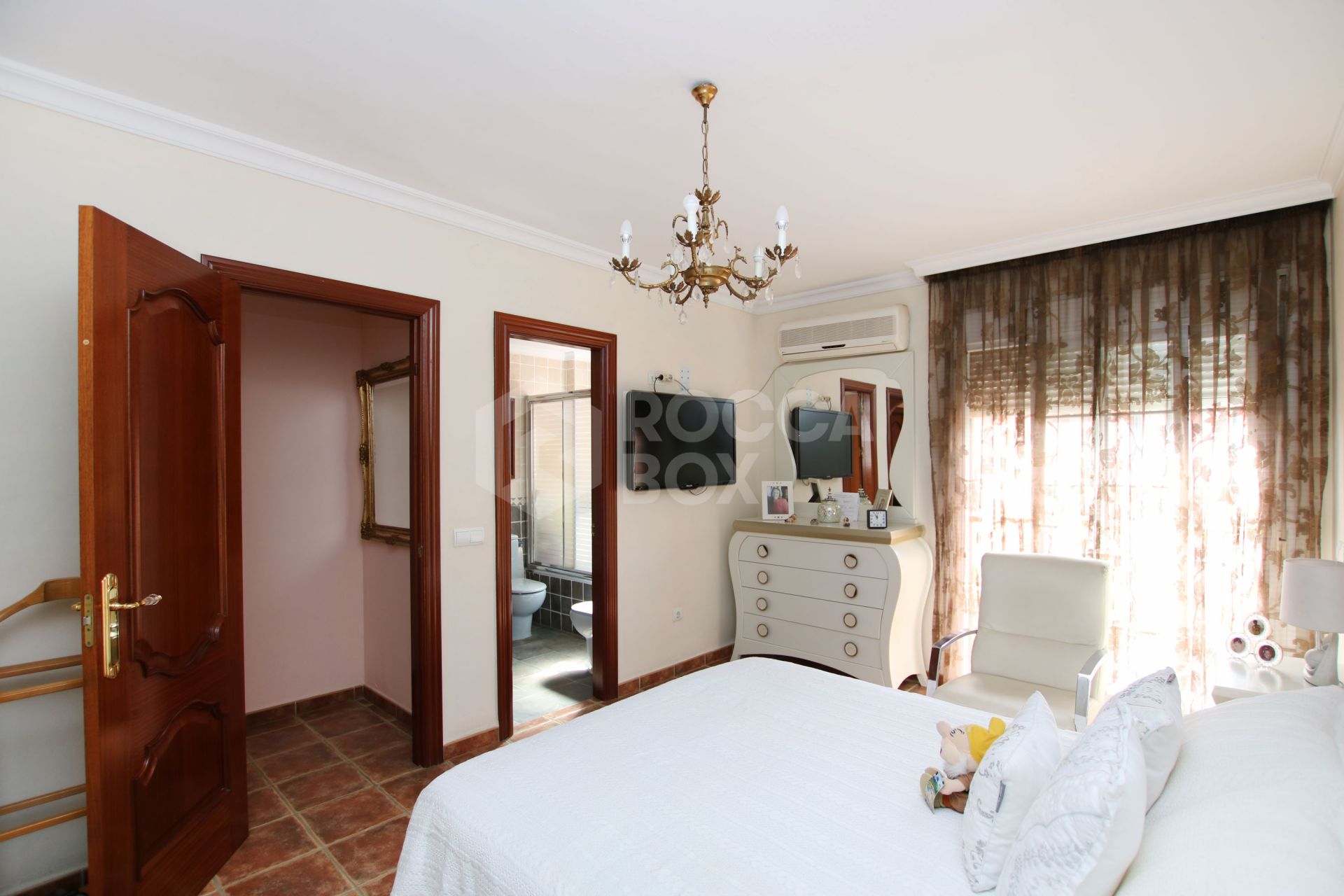 An impressive villa is for sale just a 5-minute drive from the beautiful Los Boliches beach, Mijas Costa.