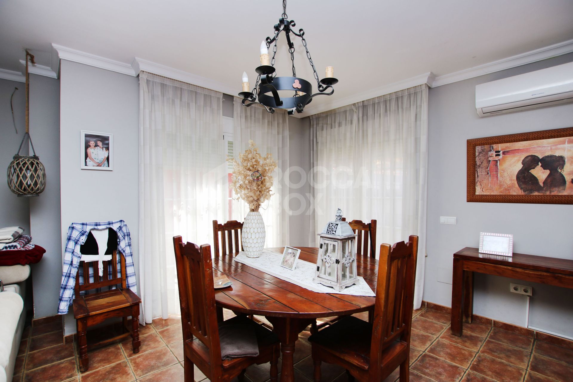 An impressive villa is for sale just a 5-minute drive from the beautiful Los Boliches beach, Mijas Costa.
