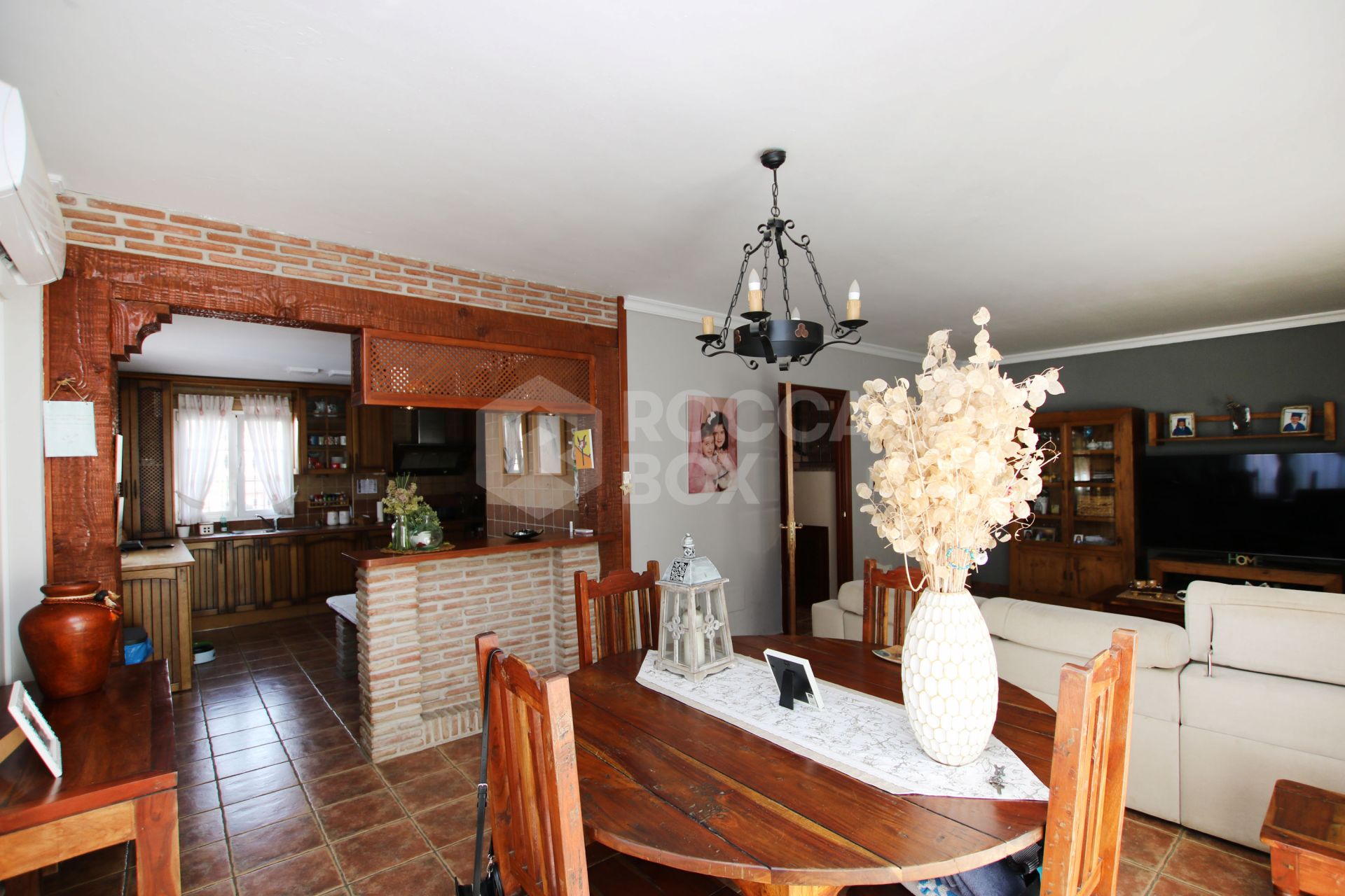 An impressive villa is for sale just a 5-minute drive from the beautiful Los Boliches beach, Mijas Costa.