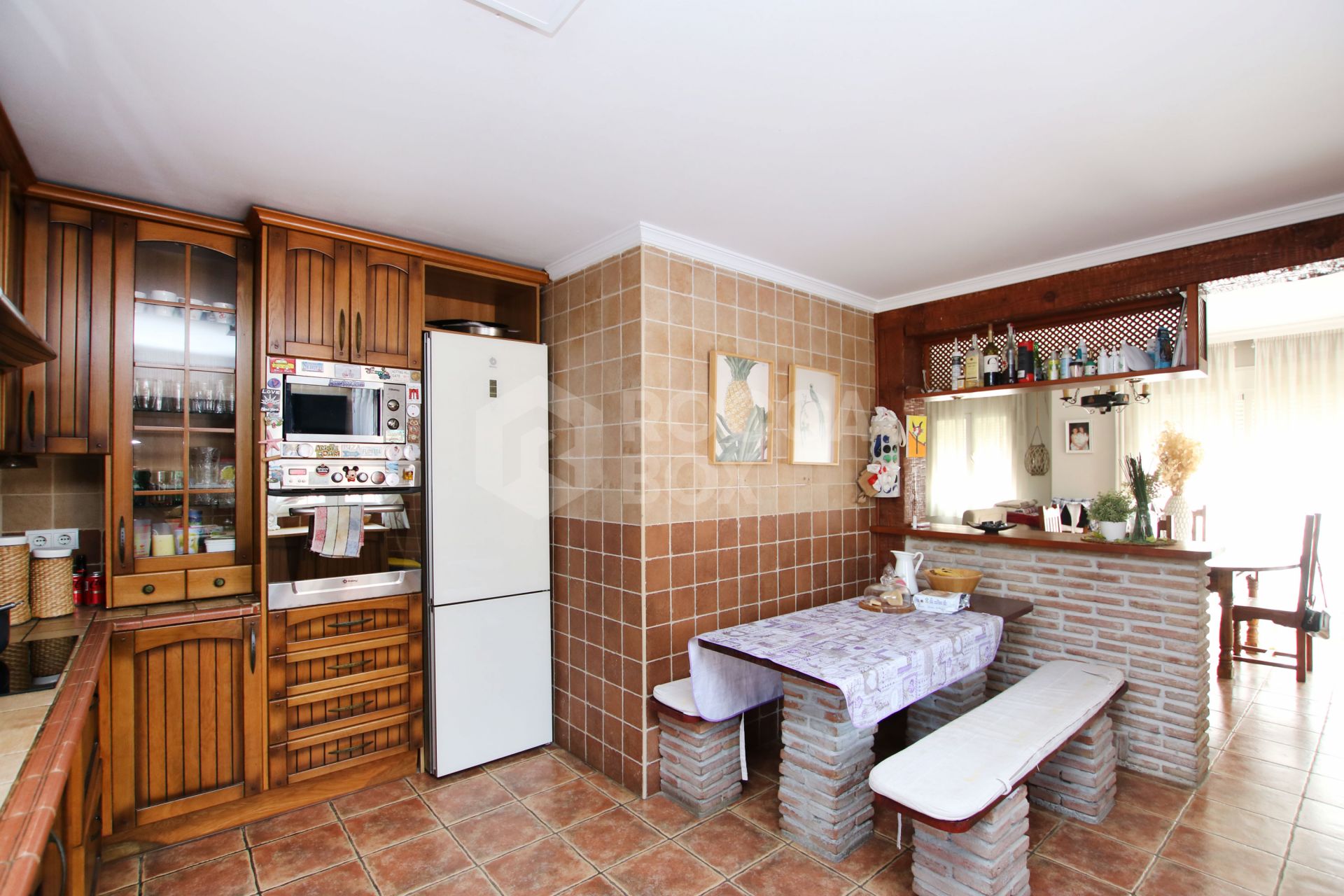 An impressive villa is for sale just a 5-minute drive from the beautiful Los Boliches beach, Mijas Costa.