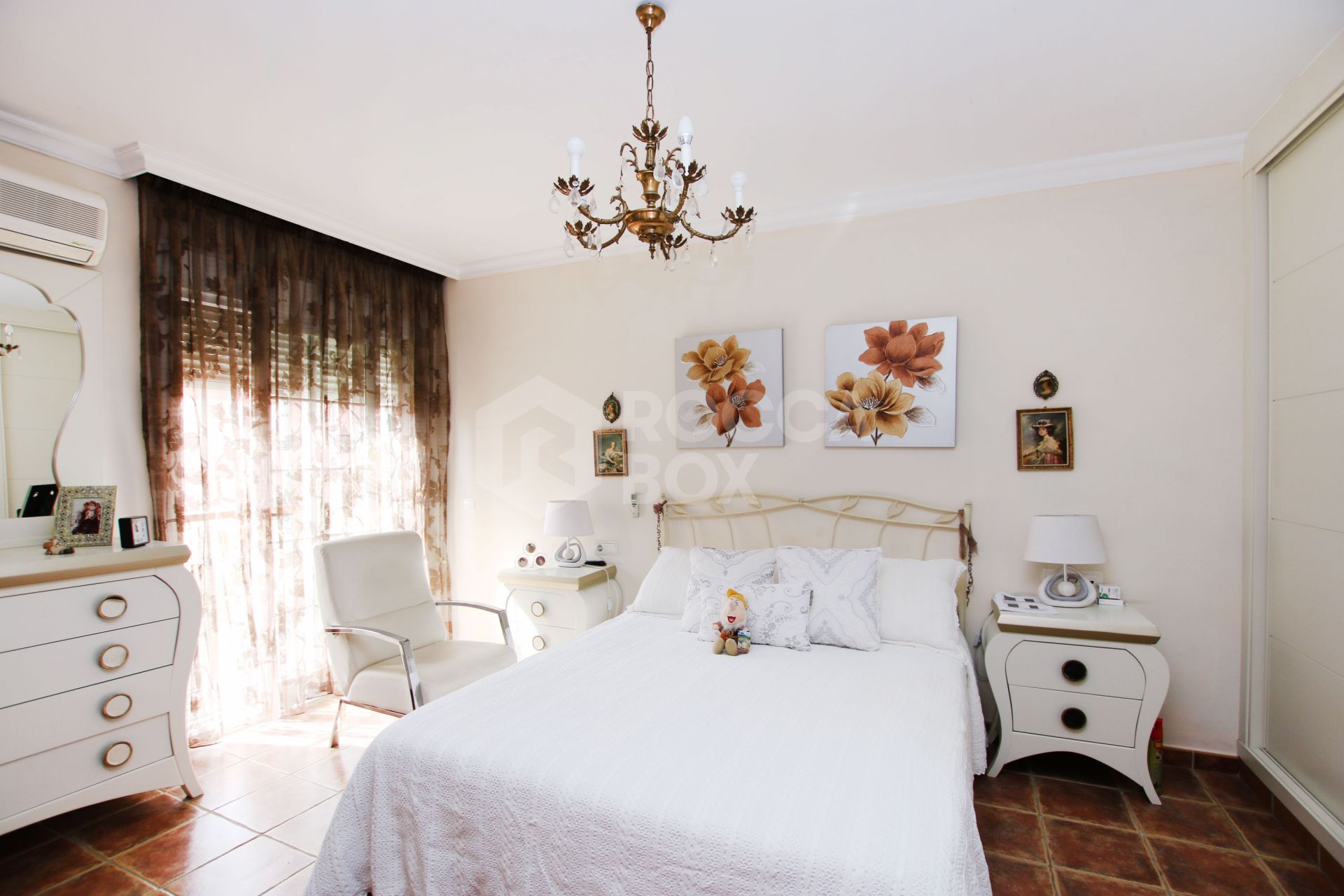 An impressive villa is for sale just a 5-minute drive from the beautiful Los Boliches beach, Mijas Costa.