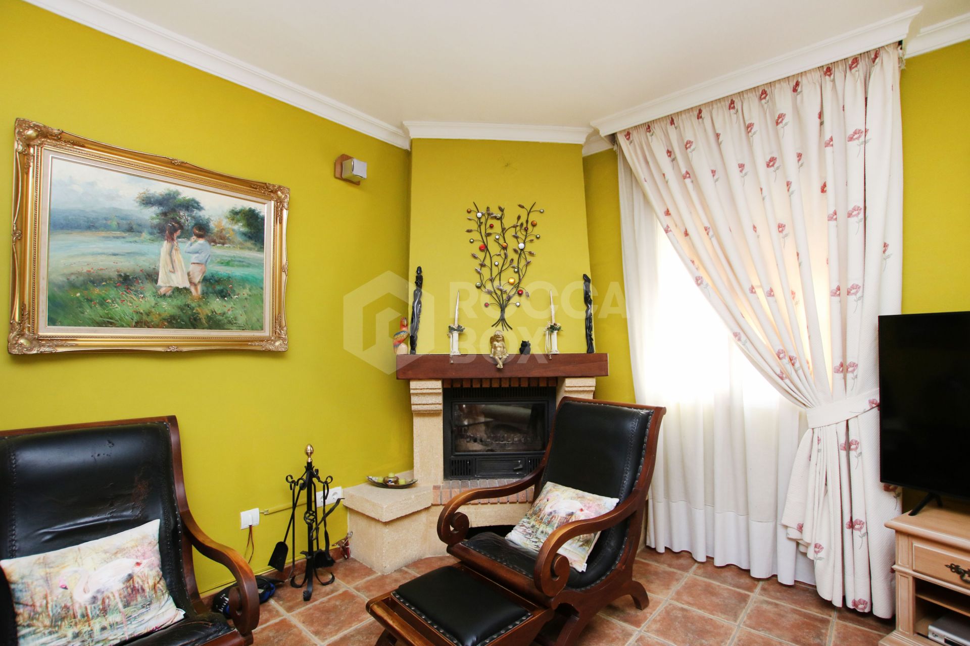 An impressive villa is for sale just a 5-minute drive from the beautiful Los Boliches beach, Mijas Costa.