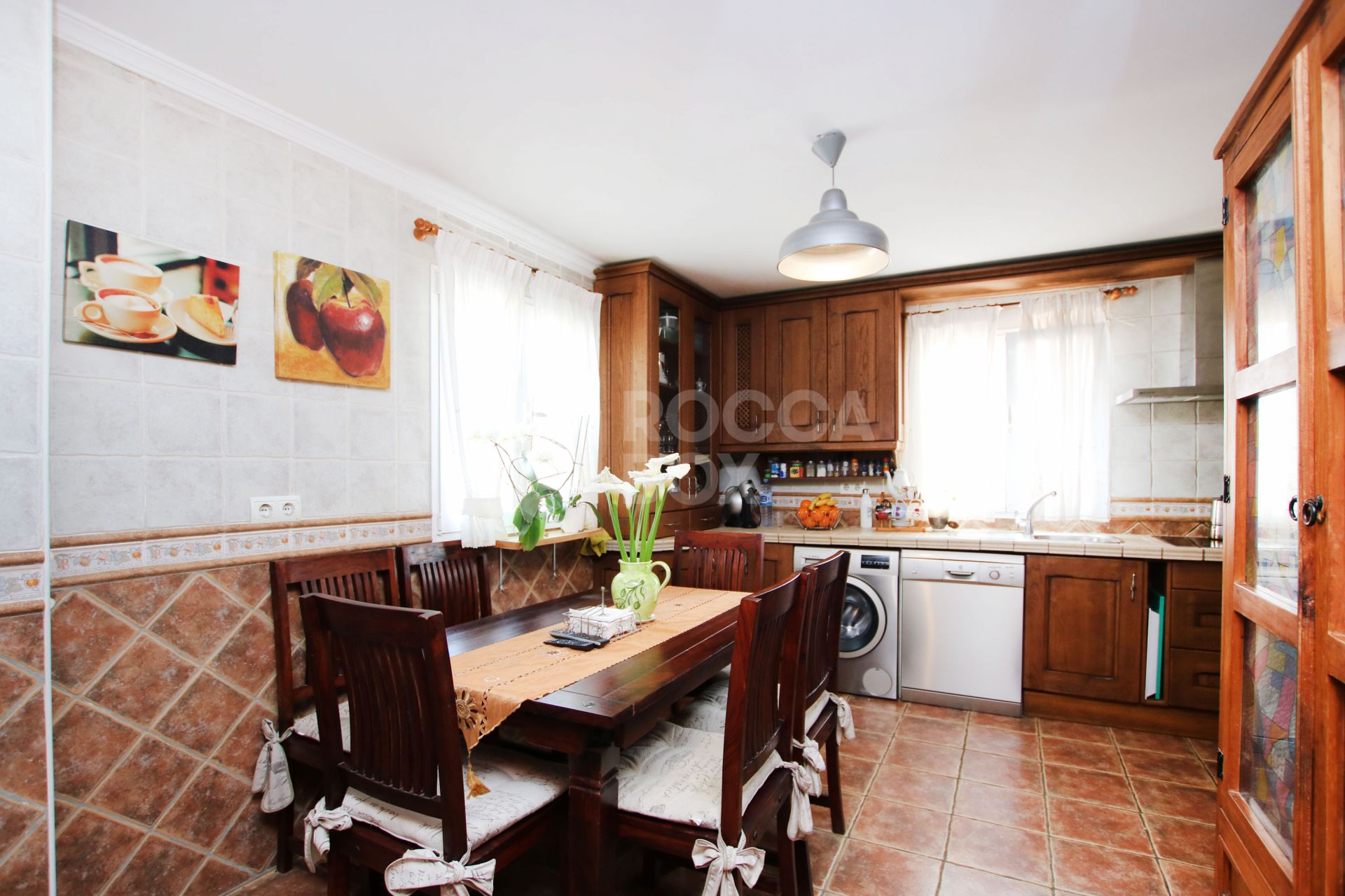 An impressive villa is for sale just a 5-minute drive from the beautiful Los Boliches beach, Mijas Costa.