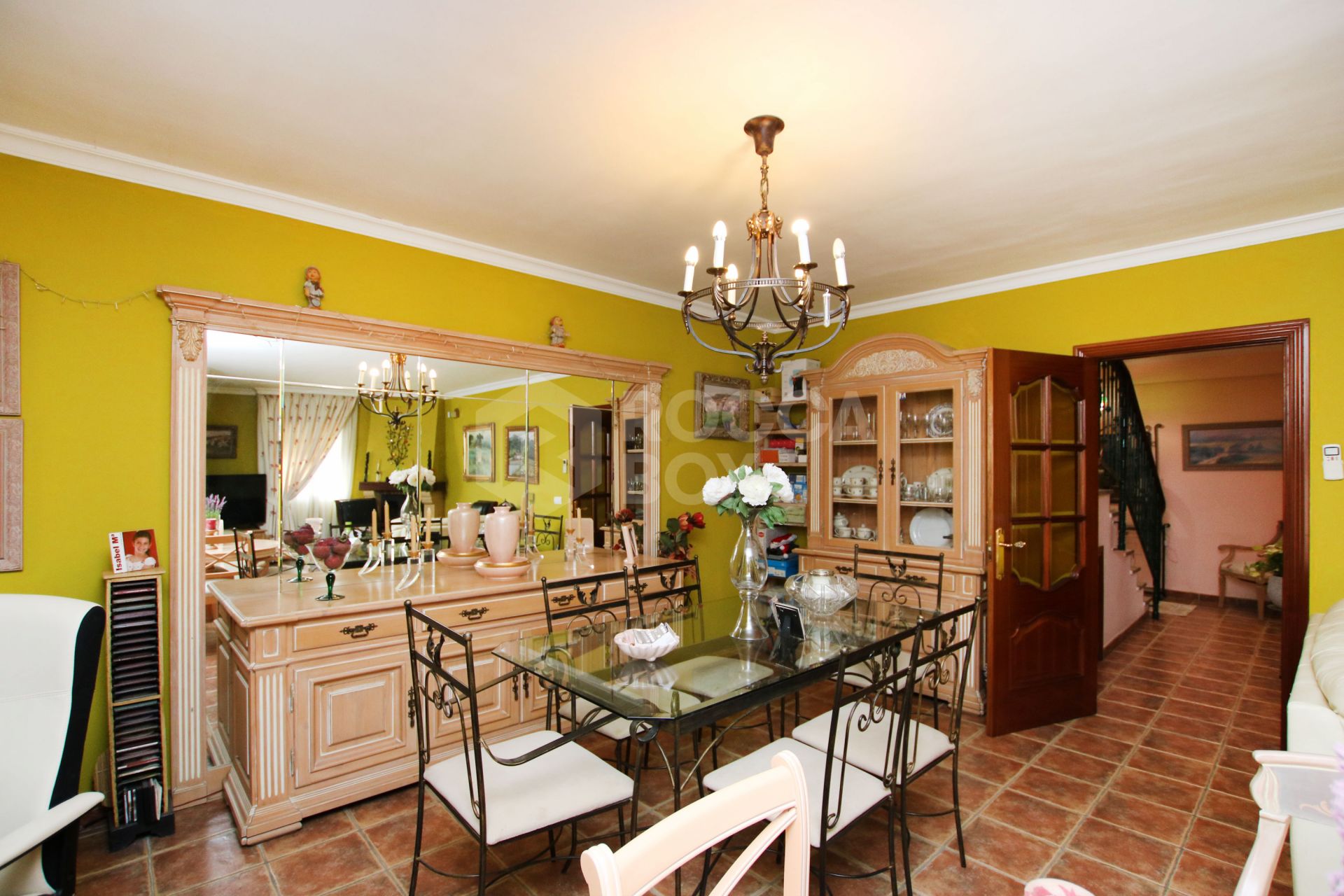An impressive villa is for sale just a 5-minute drive from the beautiful Los Boliches beach, Mijas Costa.