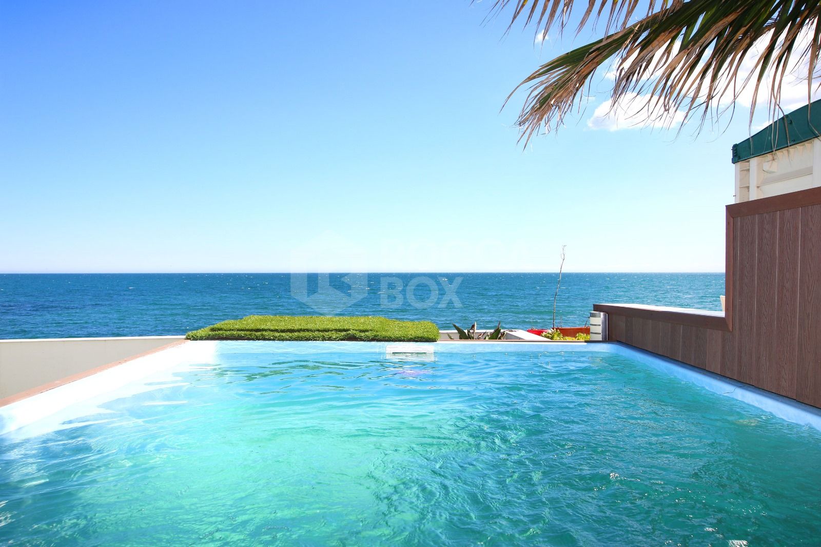 Exclusive frontline beach duplex with private pool and smart home concept