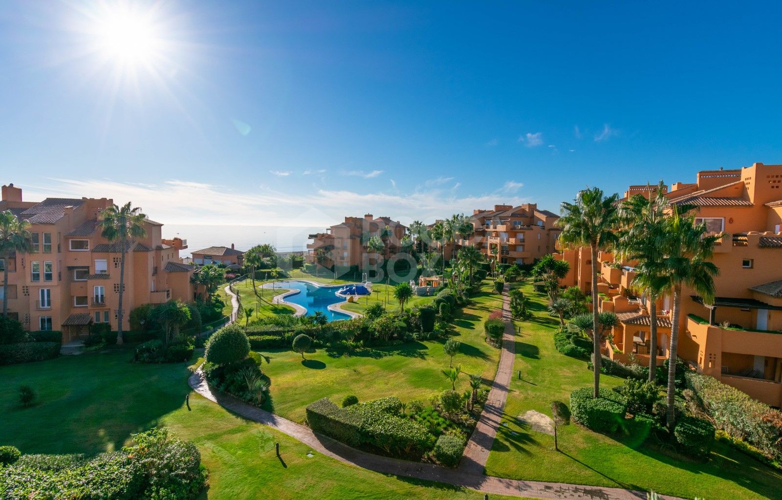 Spectacular penthouse with stunning views of the sea, in Los Granados Duquesa