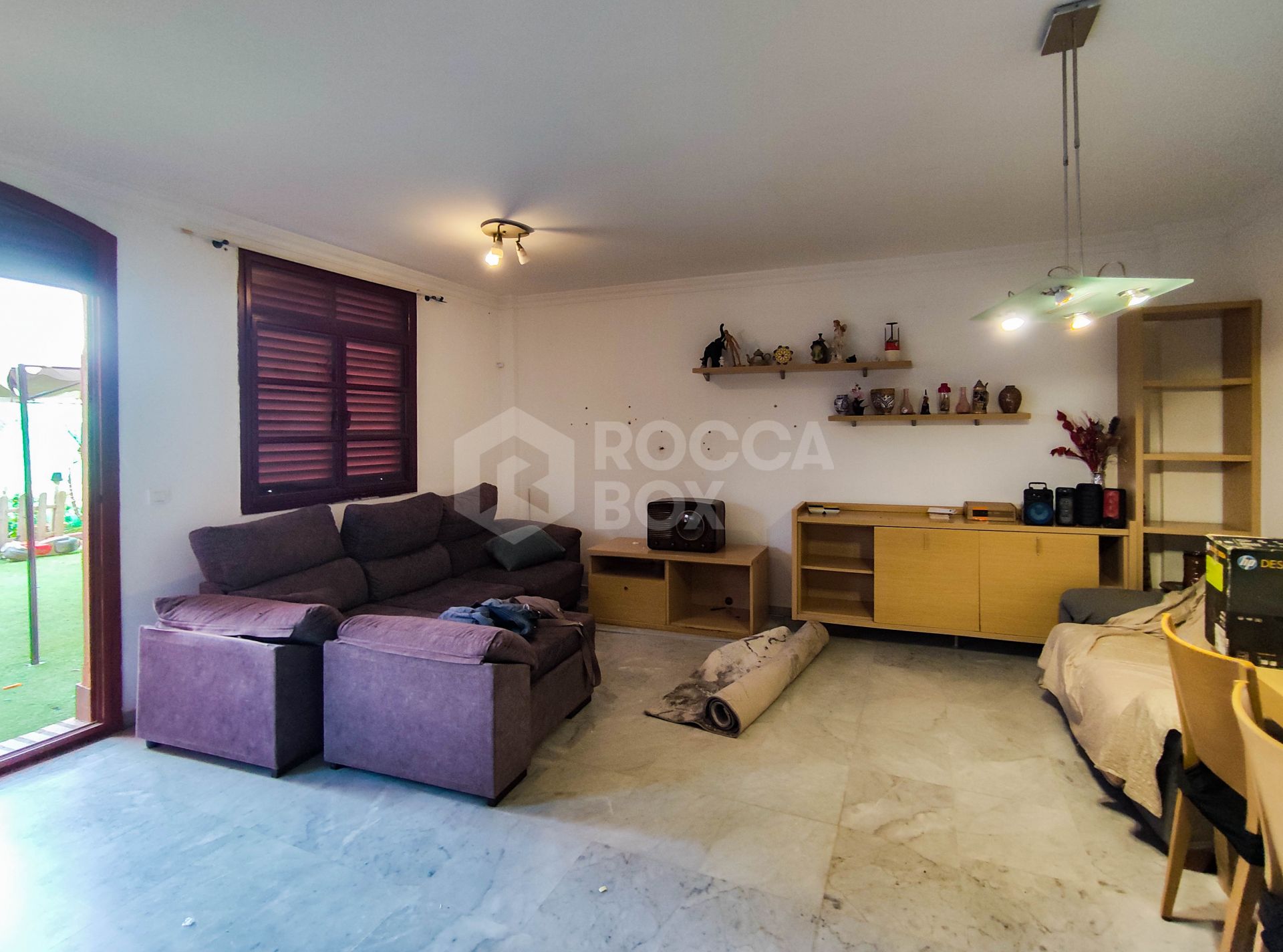 Spacious 3-bedroom apartment with private garden in El Padrón, Estepona.